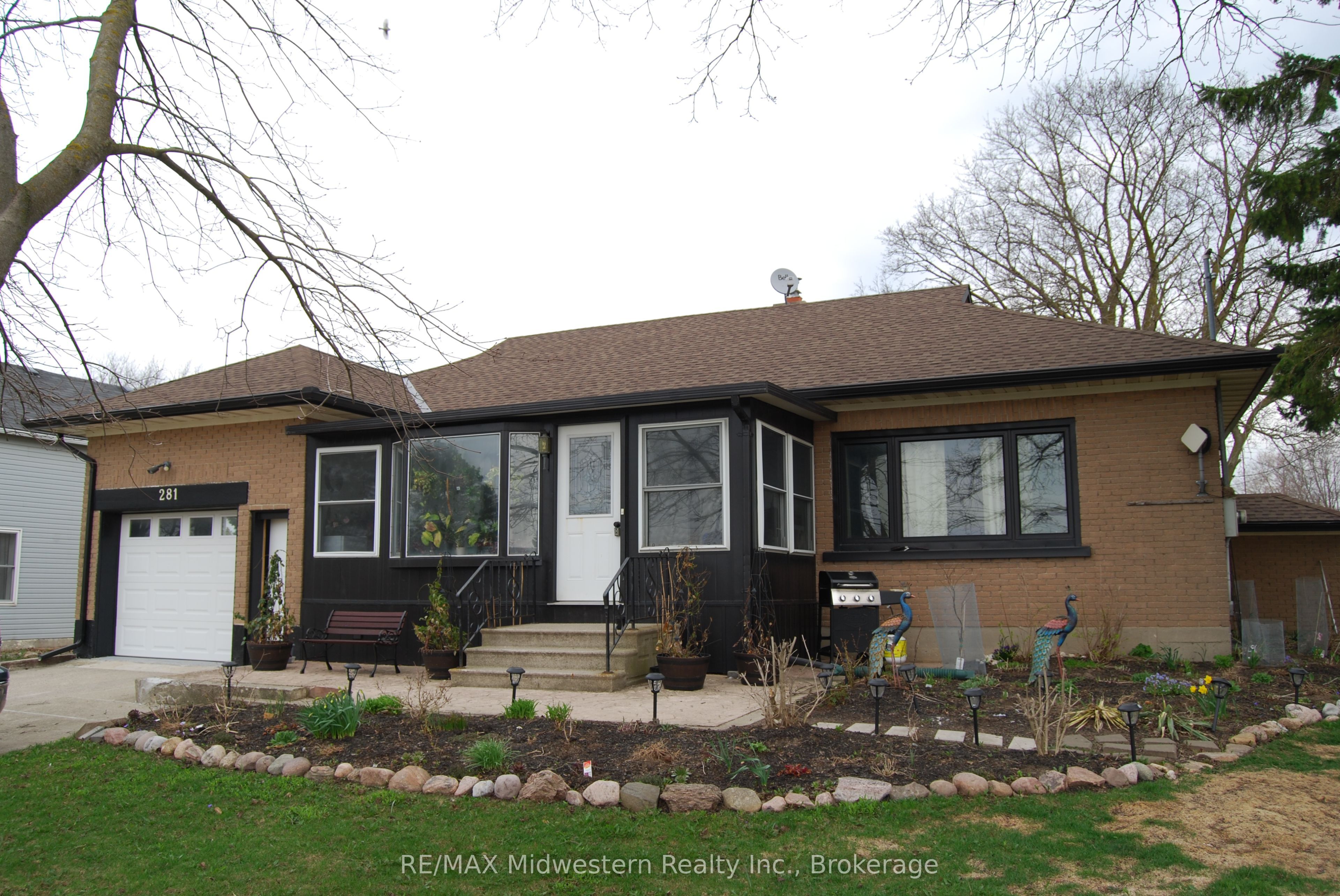 281 Elora Street S Property Photo 1
