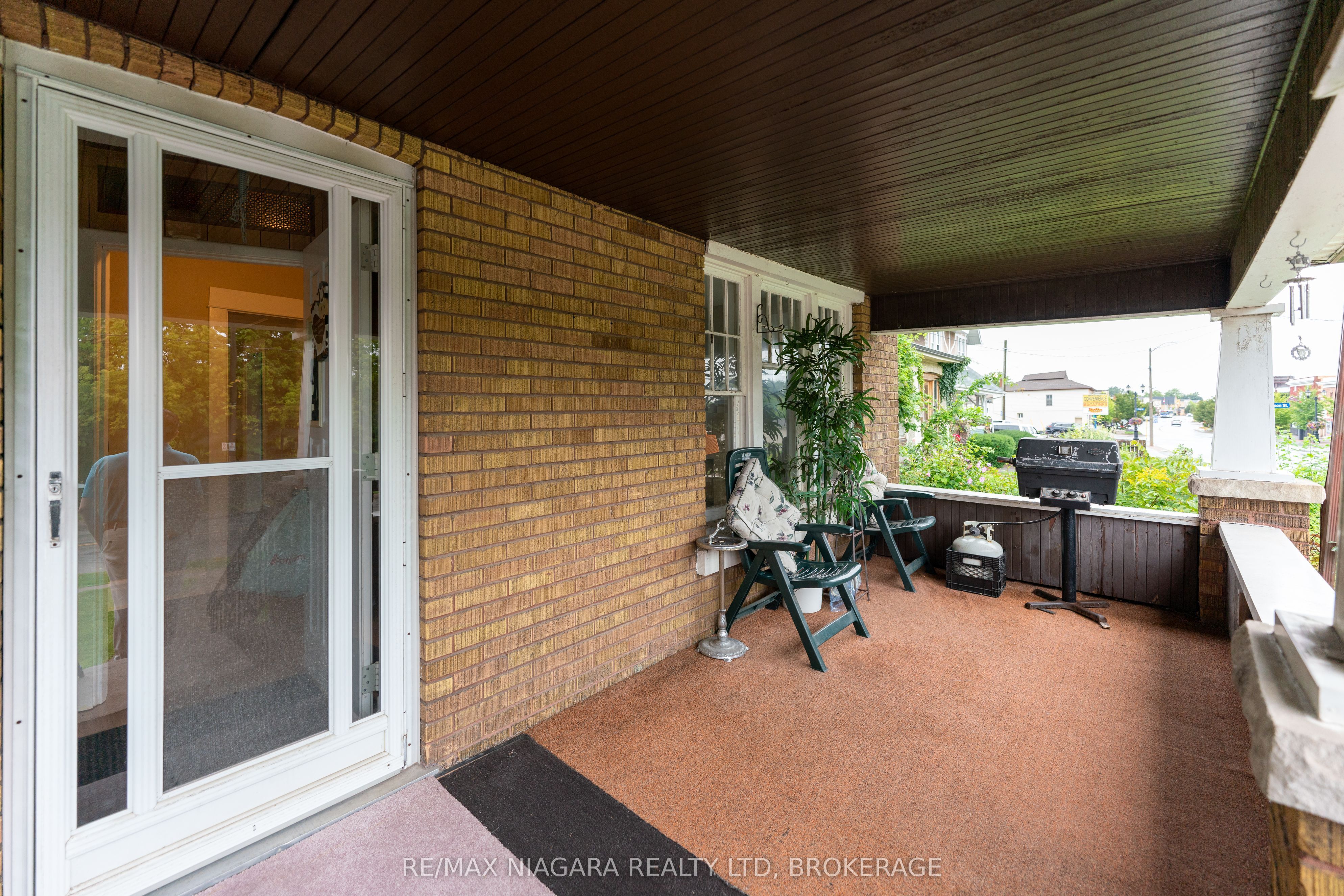 6141 Main Street Property Photo 8