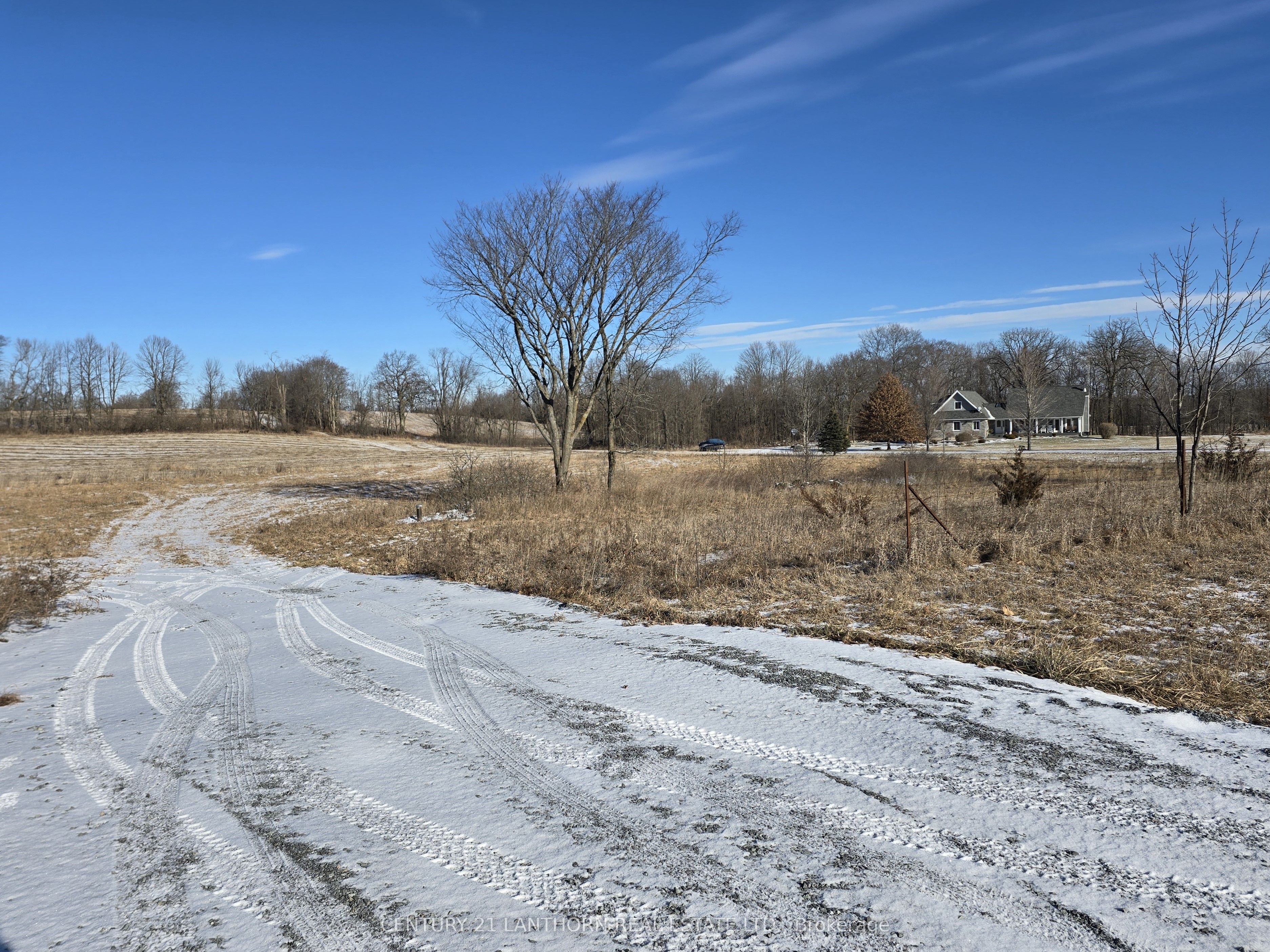 4272 Yarker Road Property Photo 8