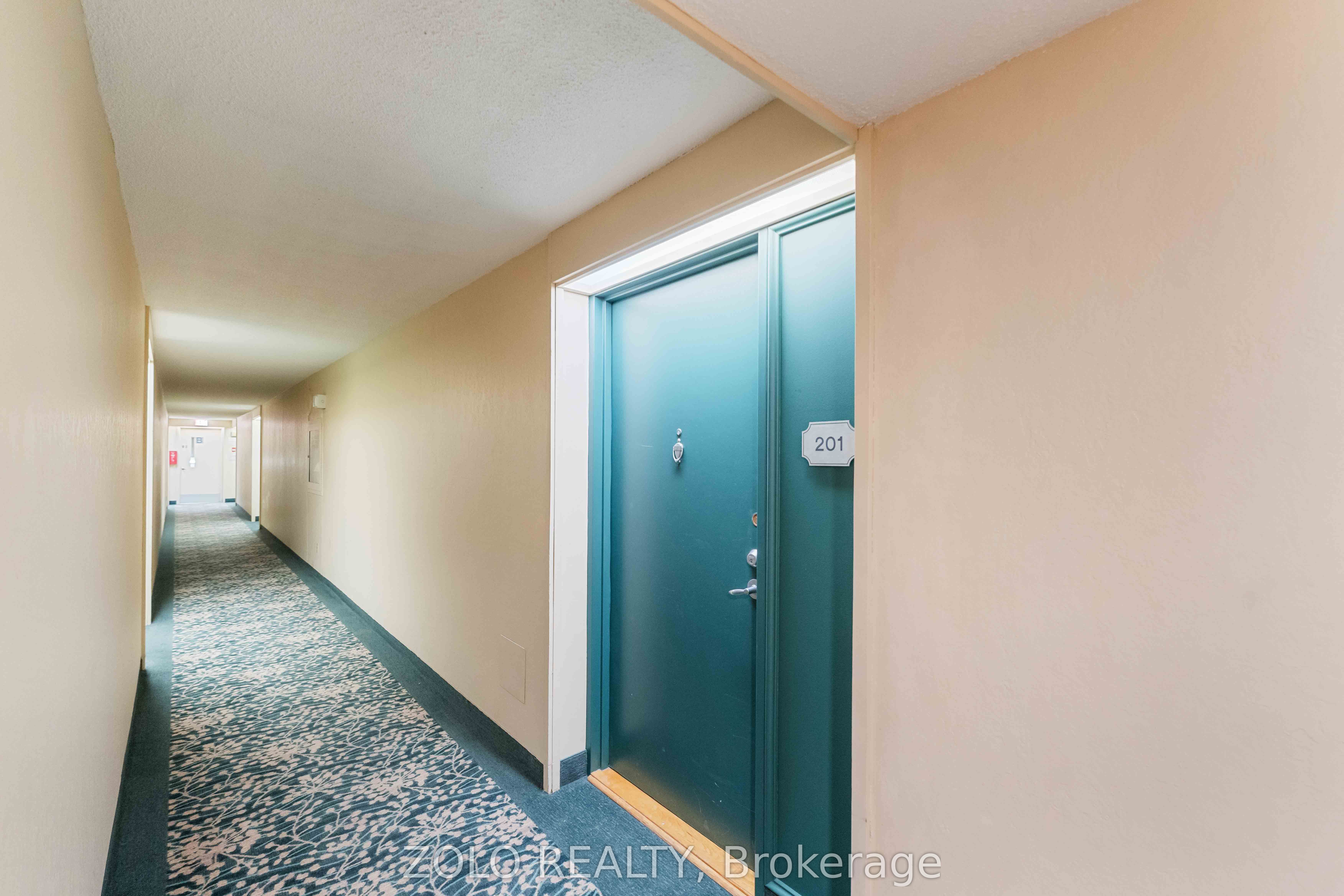 #201 - 415 Greenview Avenue Property Photo 3