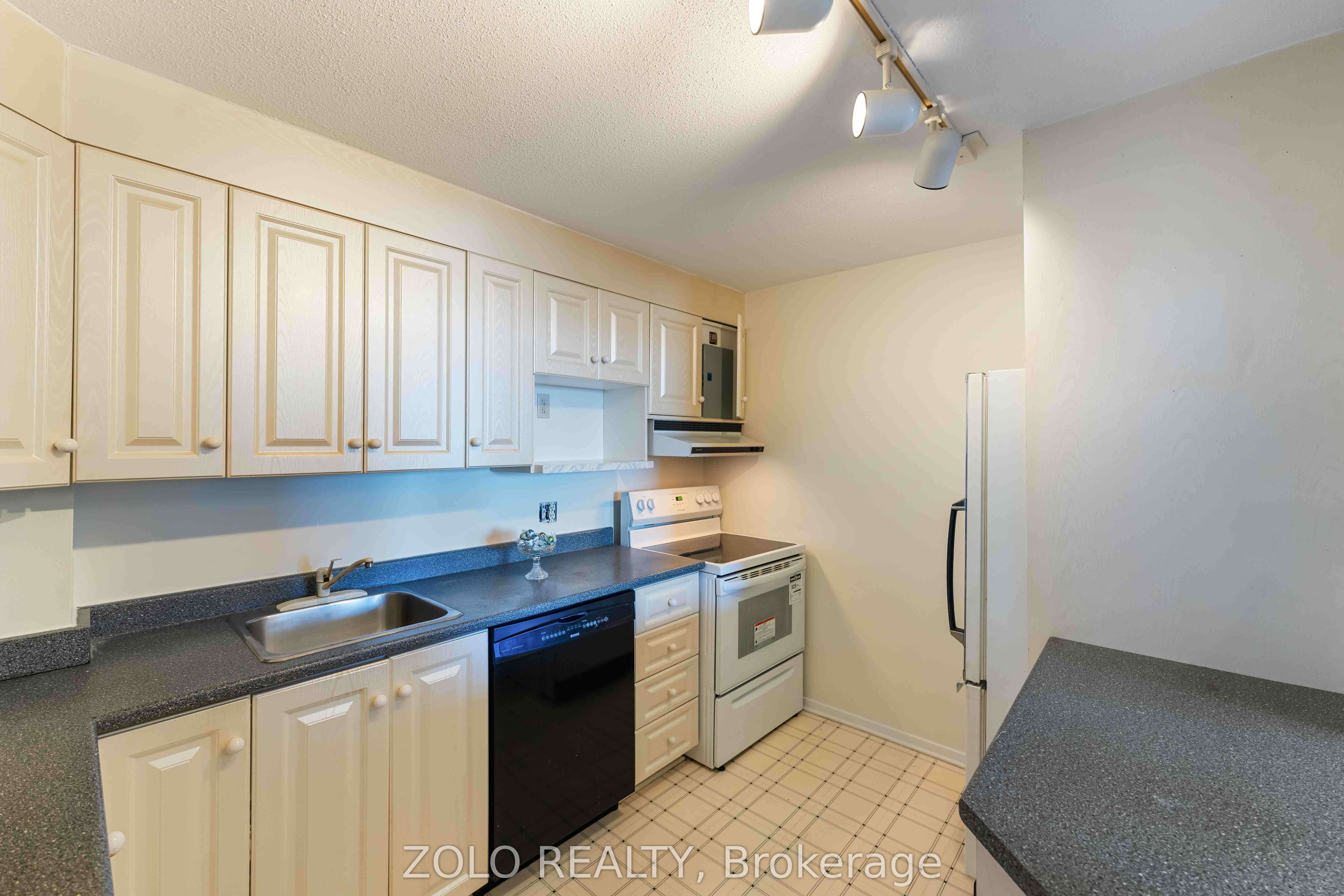 #201 - 415 Greenview Avenue Property Photo 5