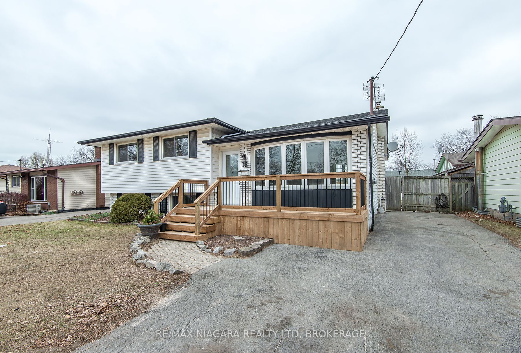 16 Huntley Crescent Property Photo 1