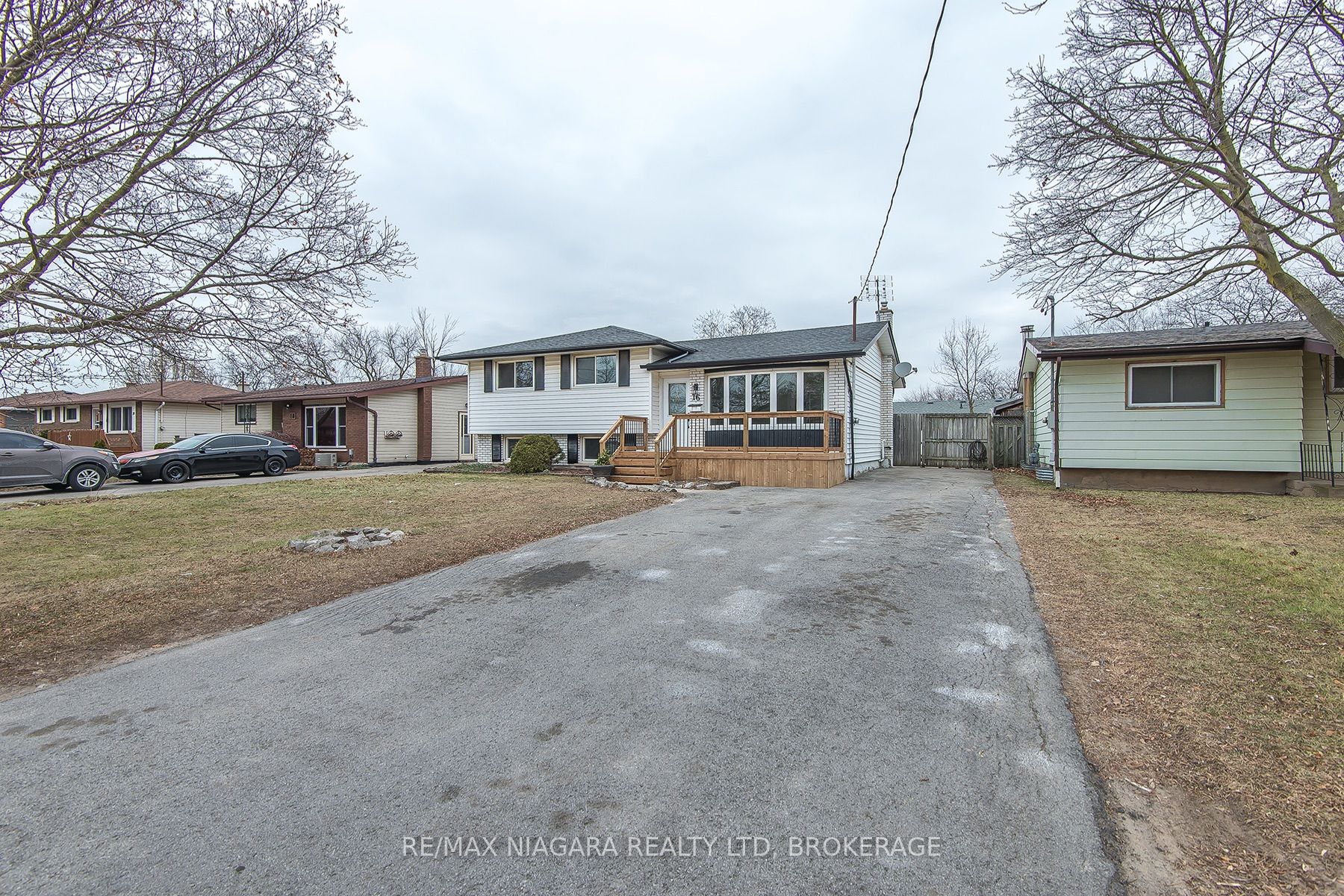 16 Huntley Crescent Property Photo 2