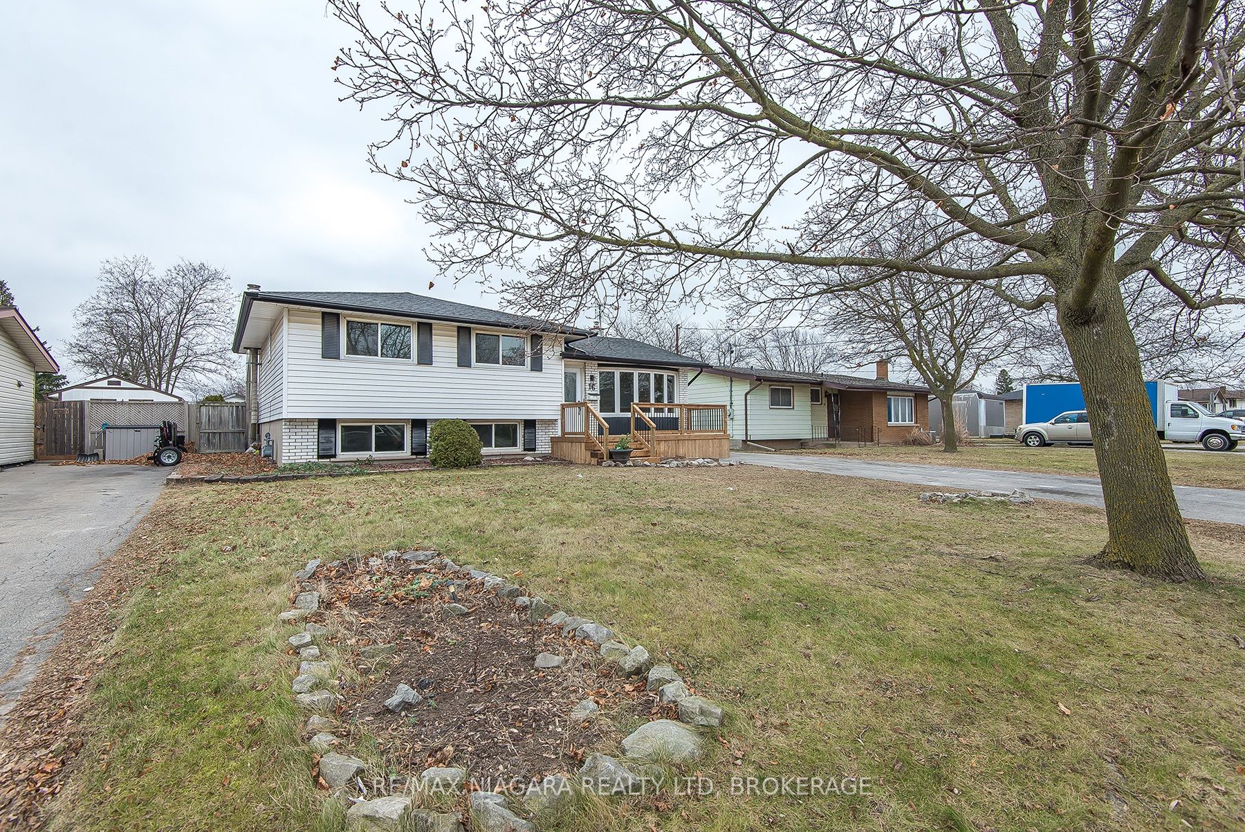 16 Huntley Crescent Property Photo 3