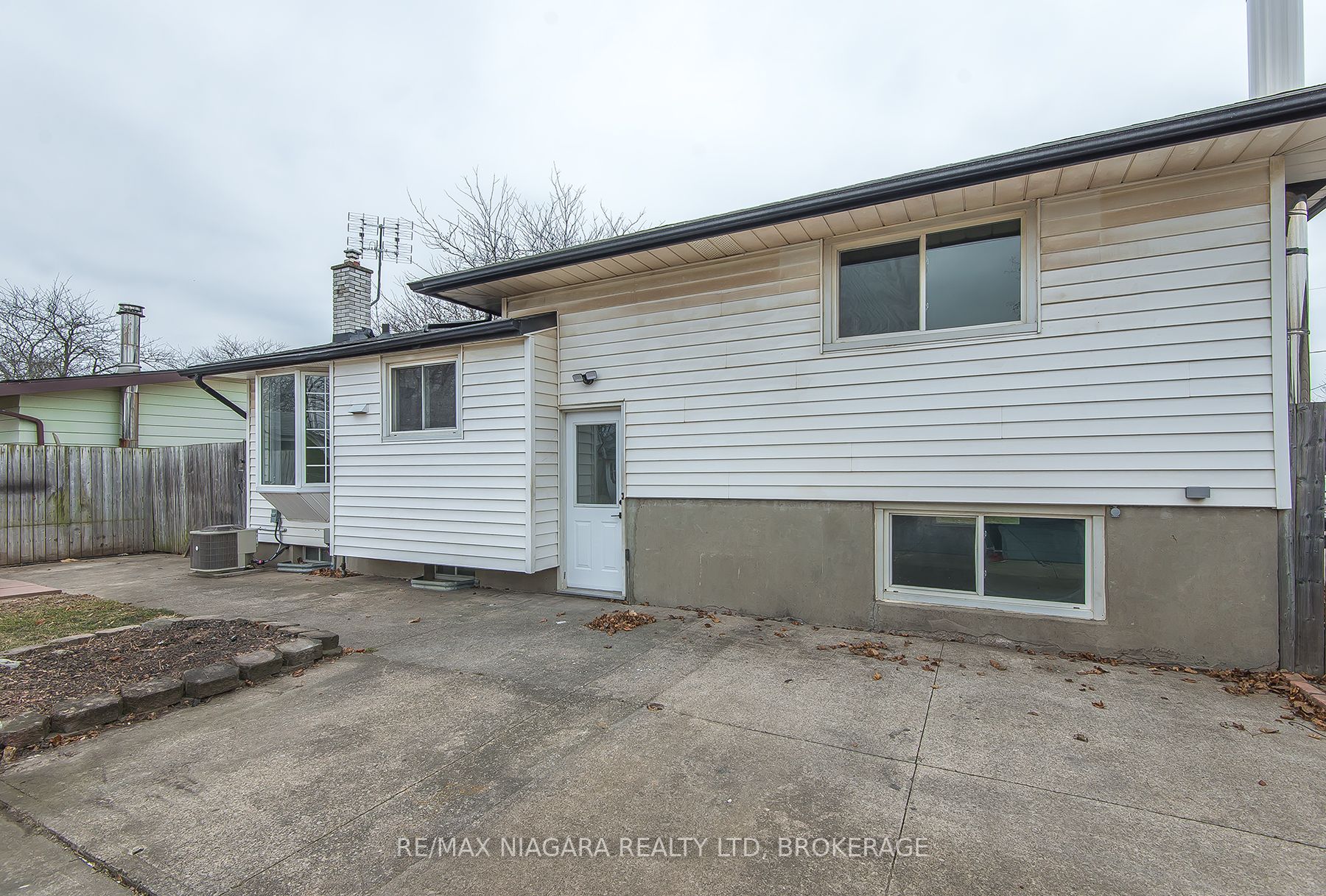 16 Huntley Crescent Property Photo 5