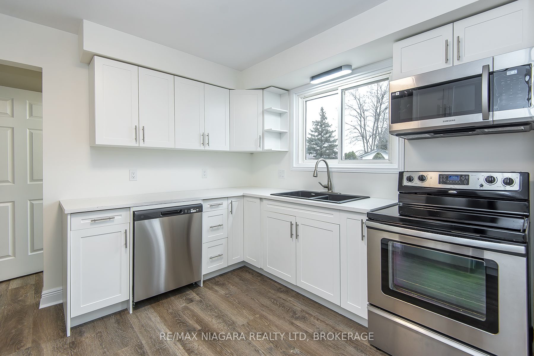 16 Huntley Crescent Property Photo 20