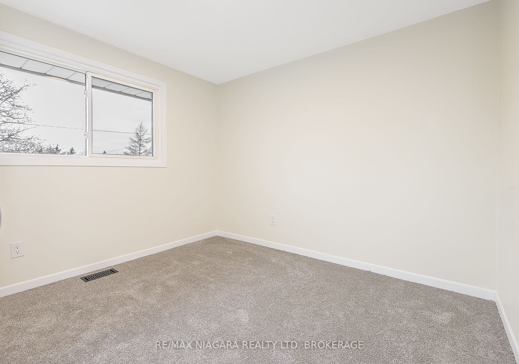 16 Huntley Crescent Property Photo 23