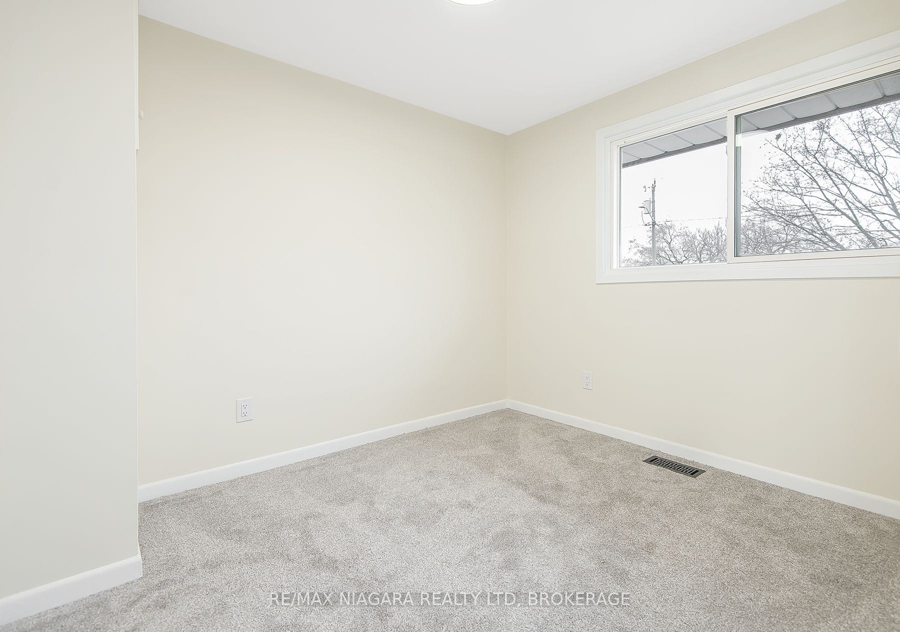 16 Huntley Crescent Property Photo 25