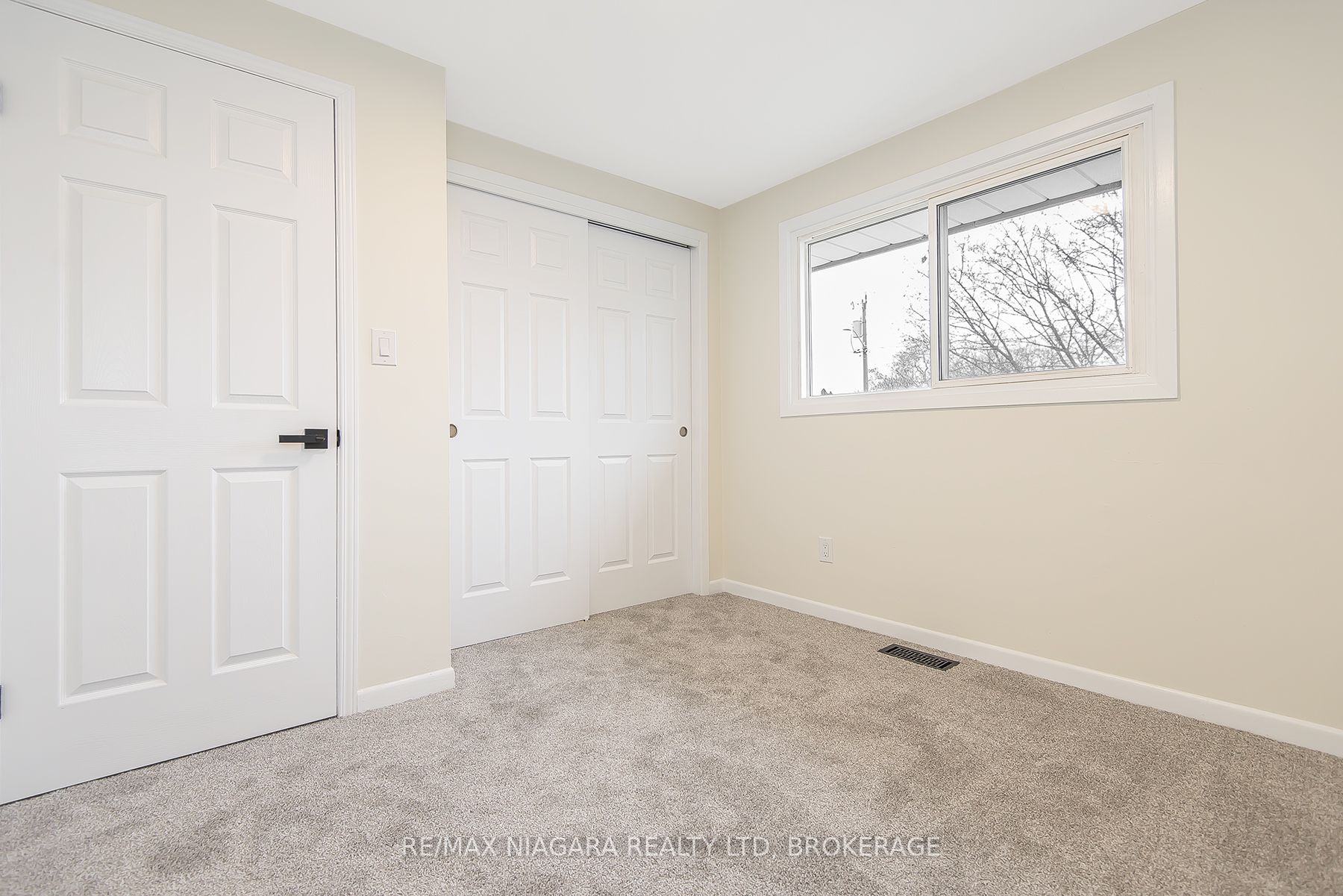 16 Huntley Crescent Property Photo 26