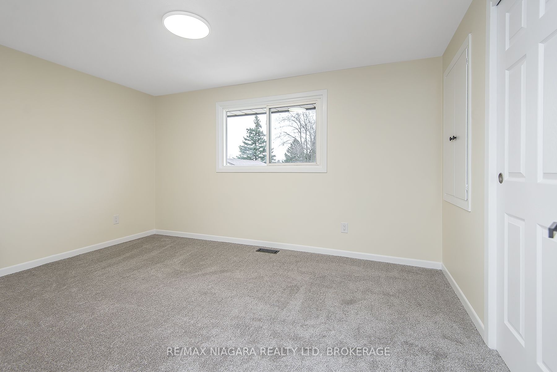 16 Huntley Crescent Property Photo 27
