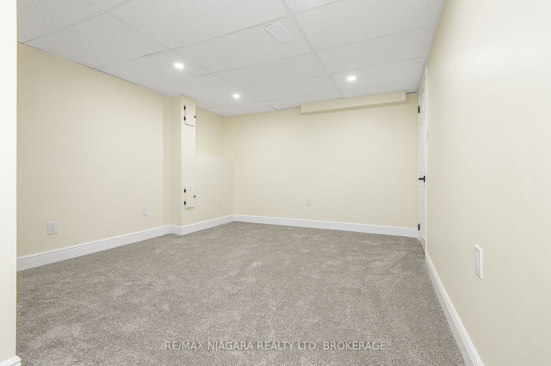 16 Huntley Crescent Property Photo 36
