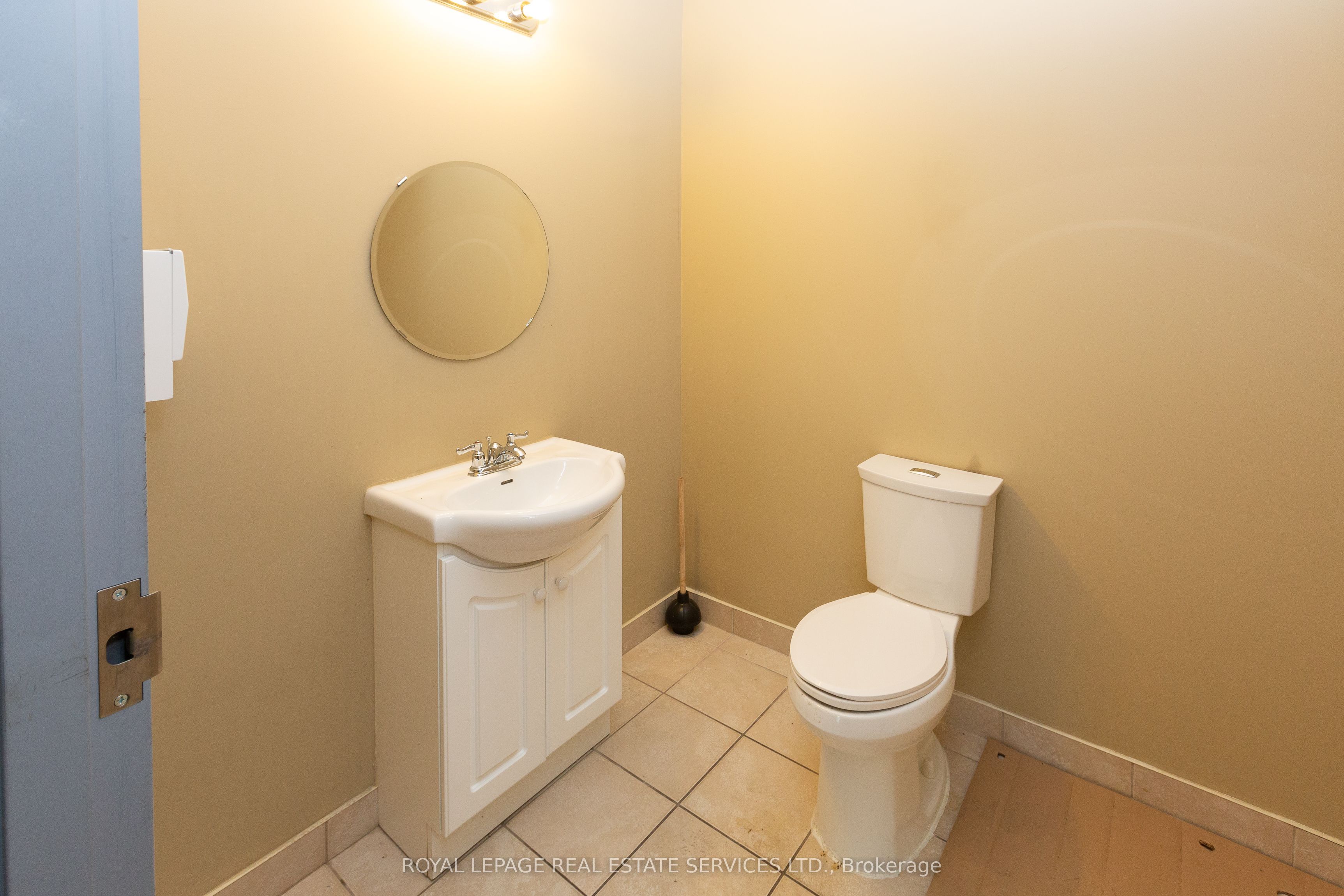 #201 - 52 Cannon Street Property Photo 4