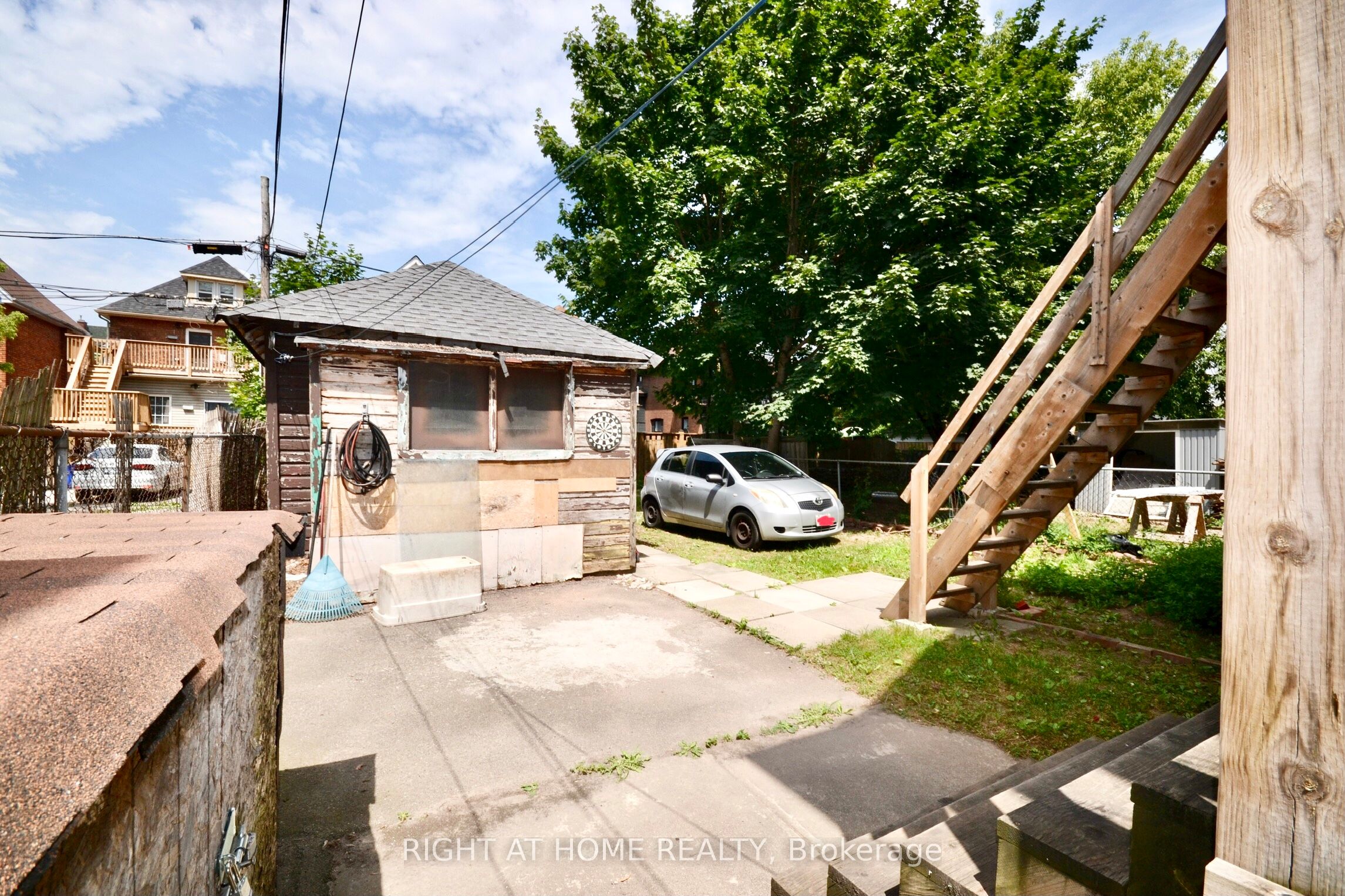 24 Spadina Avenue W Property Photo 3
