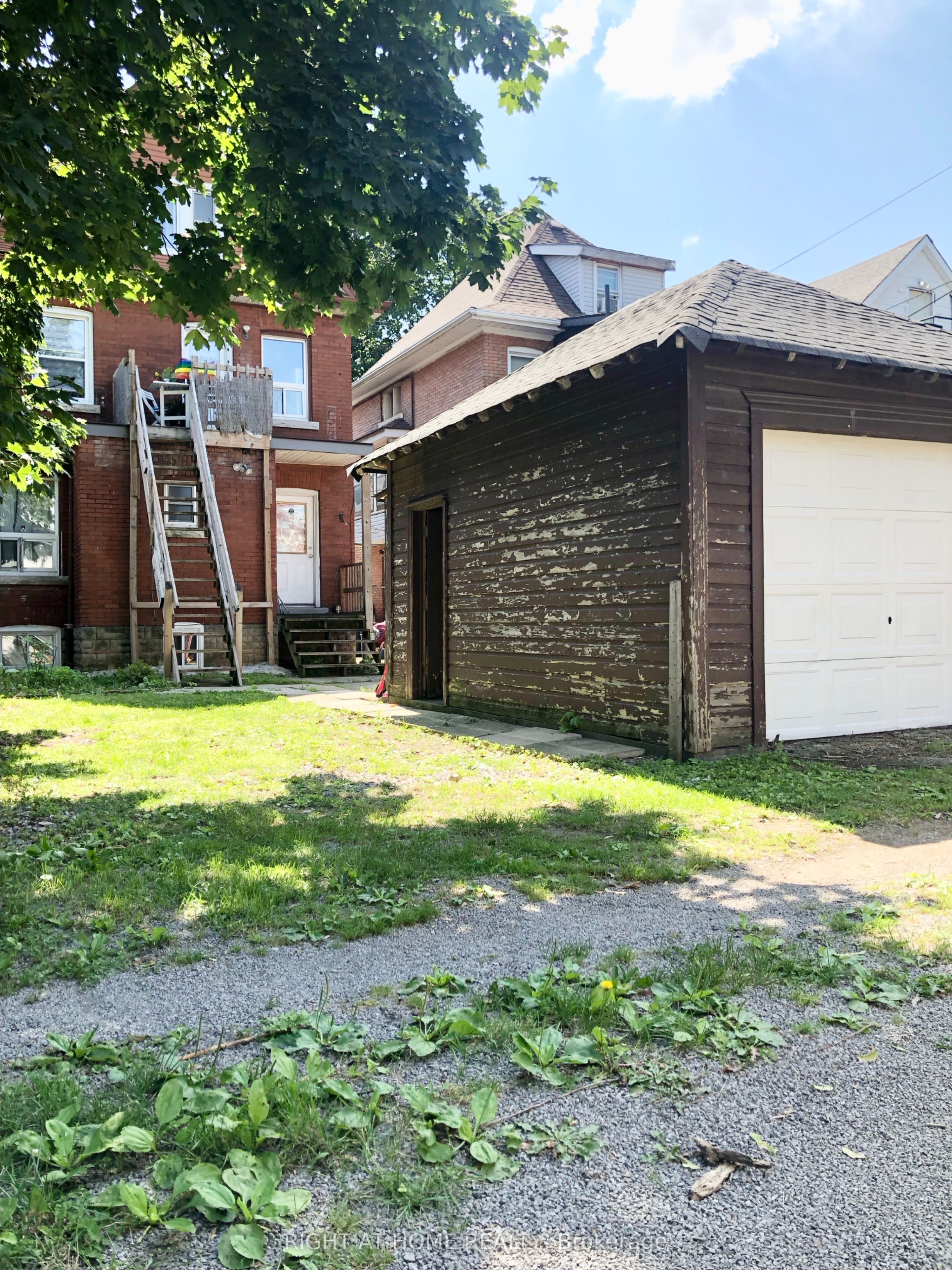 24 Spadina Avenue W Property Photo 4