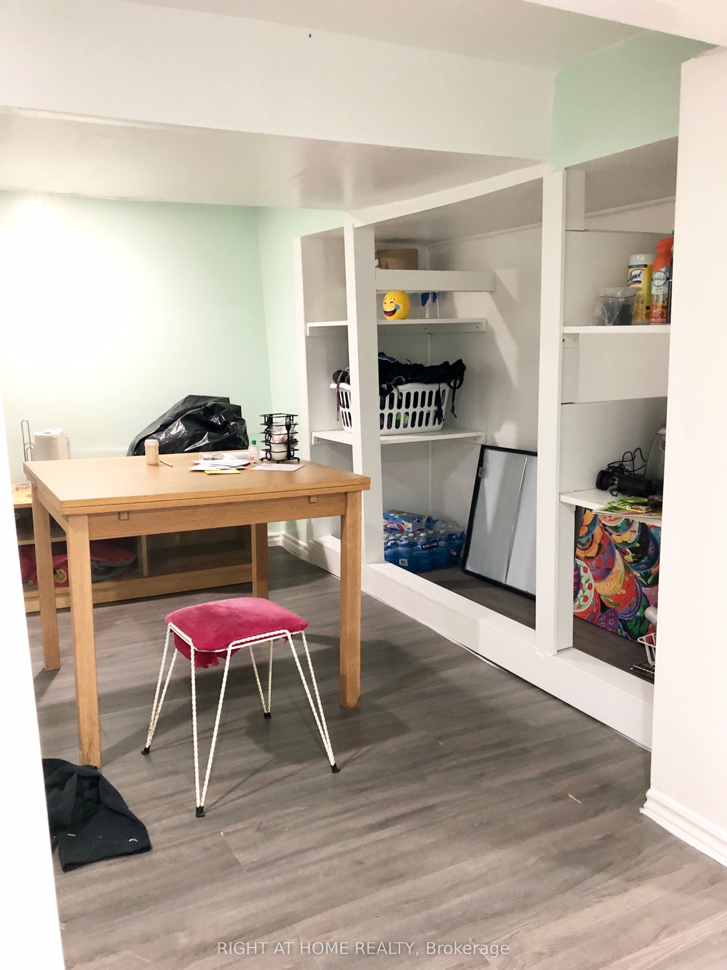 24 Spadina Avenue W Property Photo 10