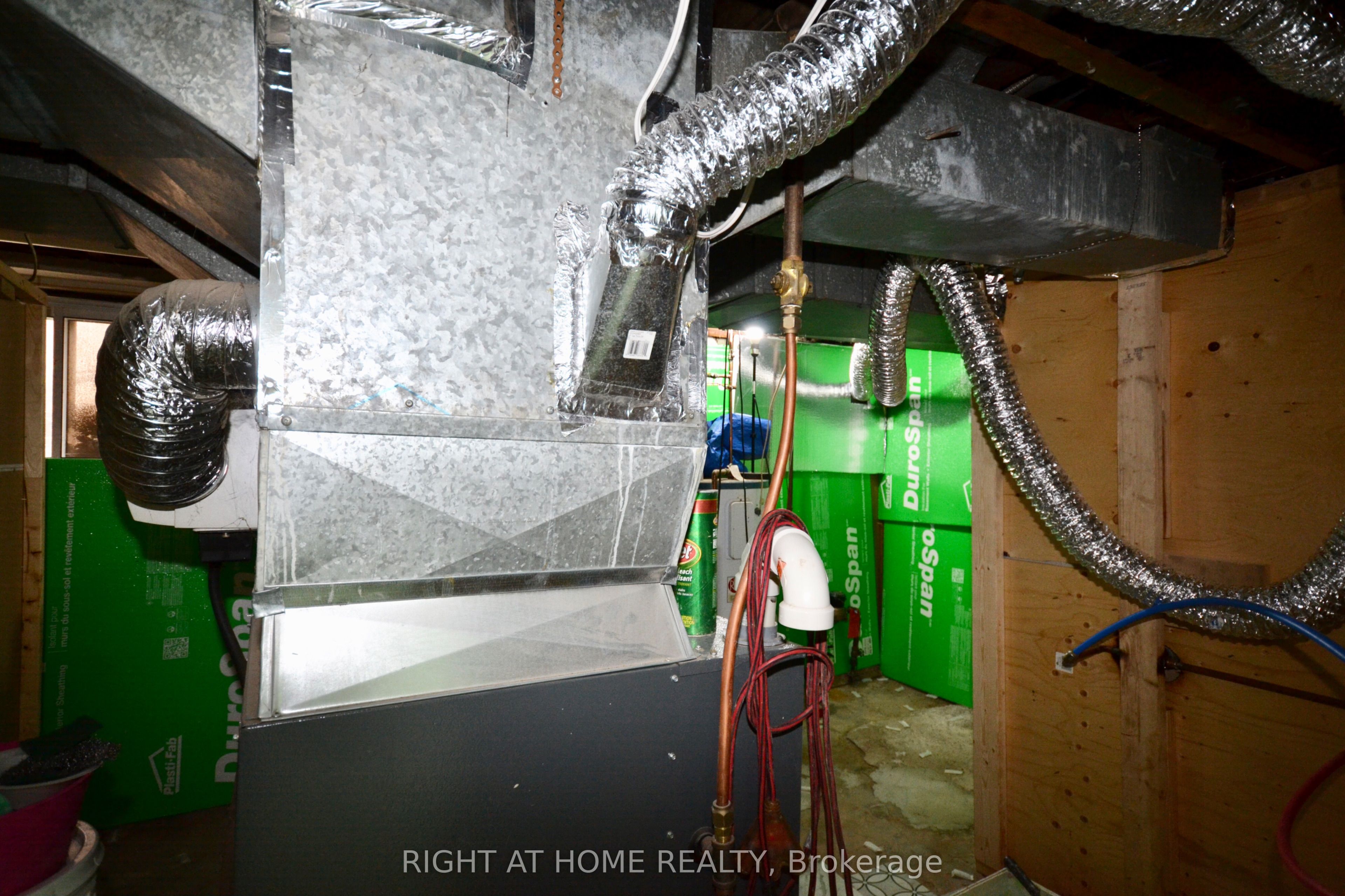 24 Spadina Avenue W Property Photo 11