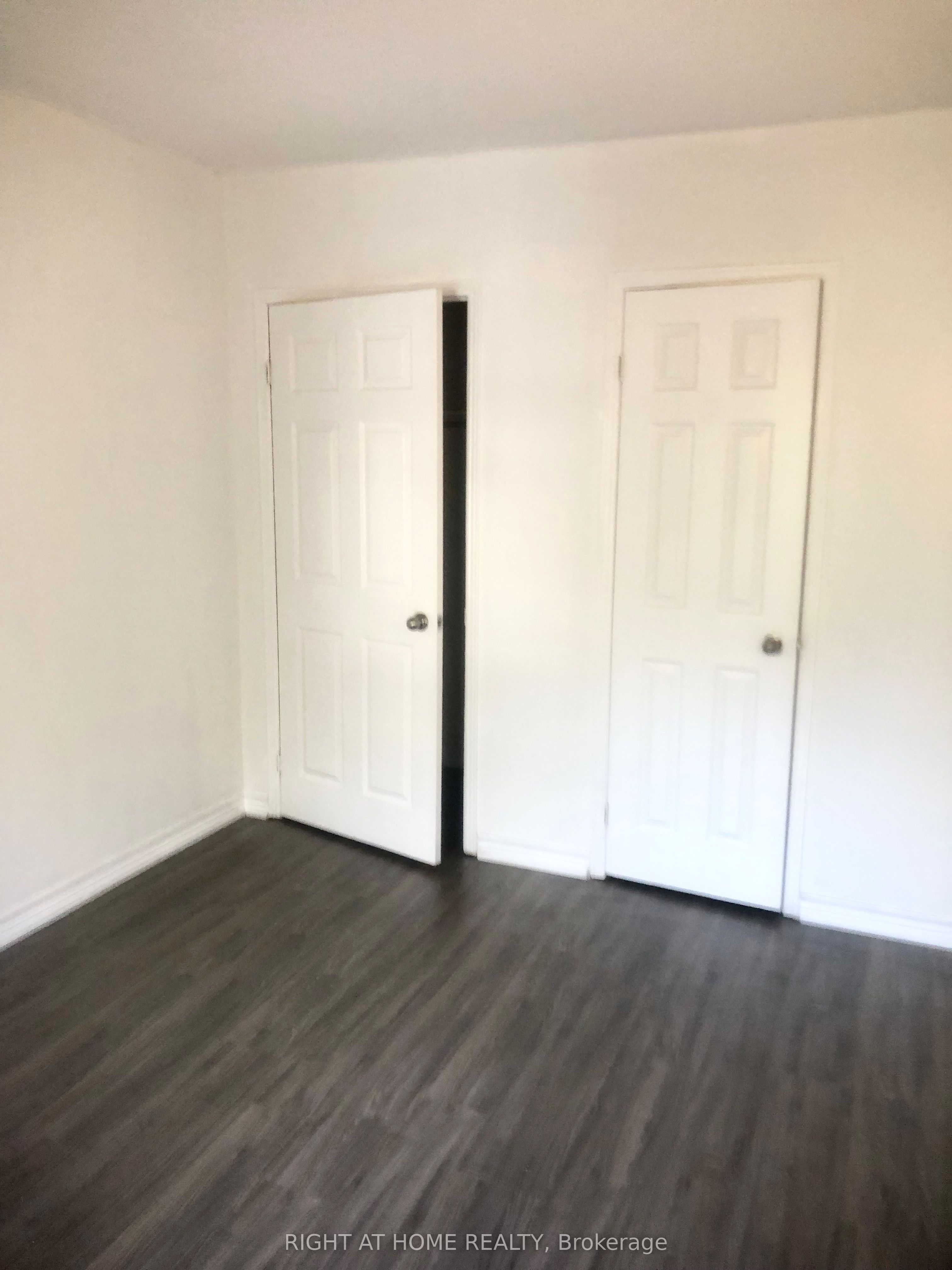 24 Spadina Avenue W Property Photo 13