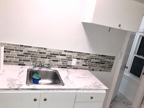 24 Spadina Avenue W Property Photo 14