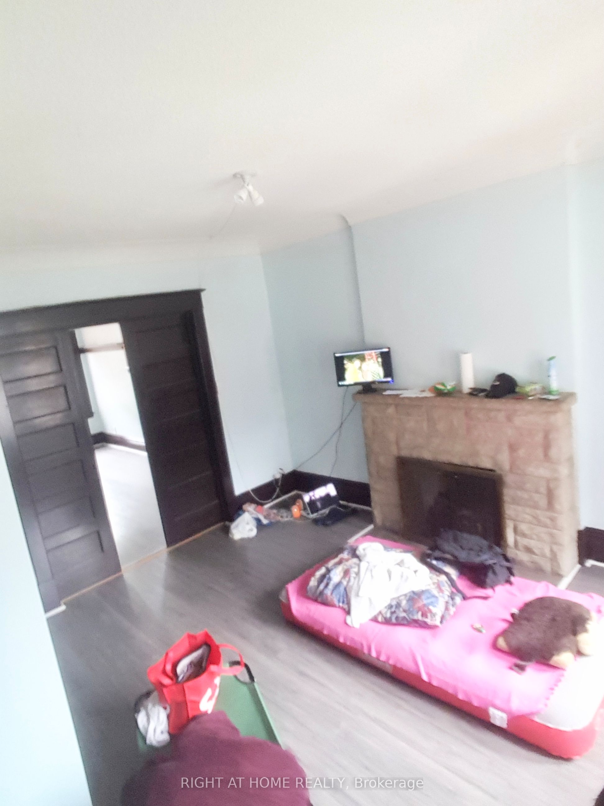 24 Spadina Avenue W Property Photo 15