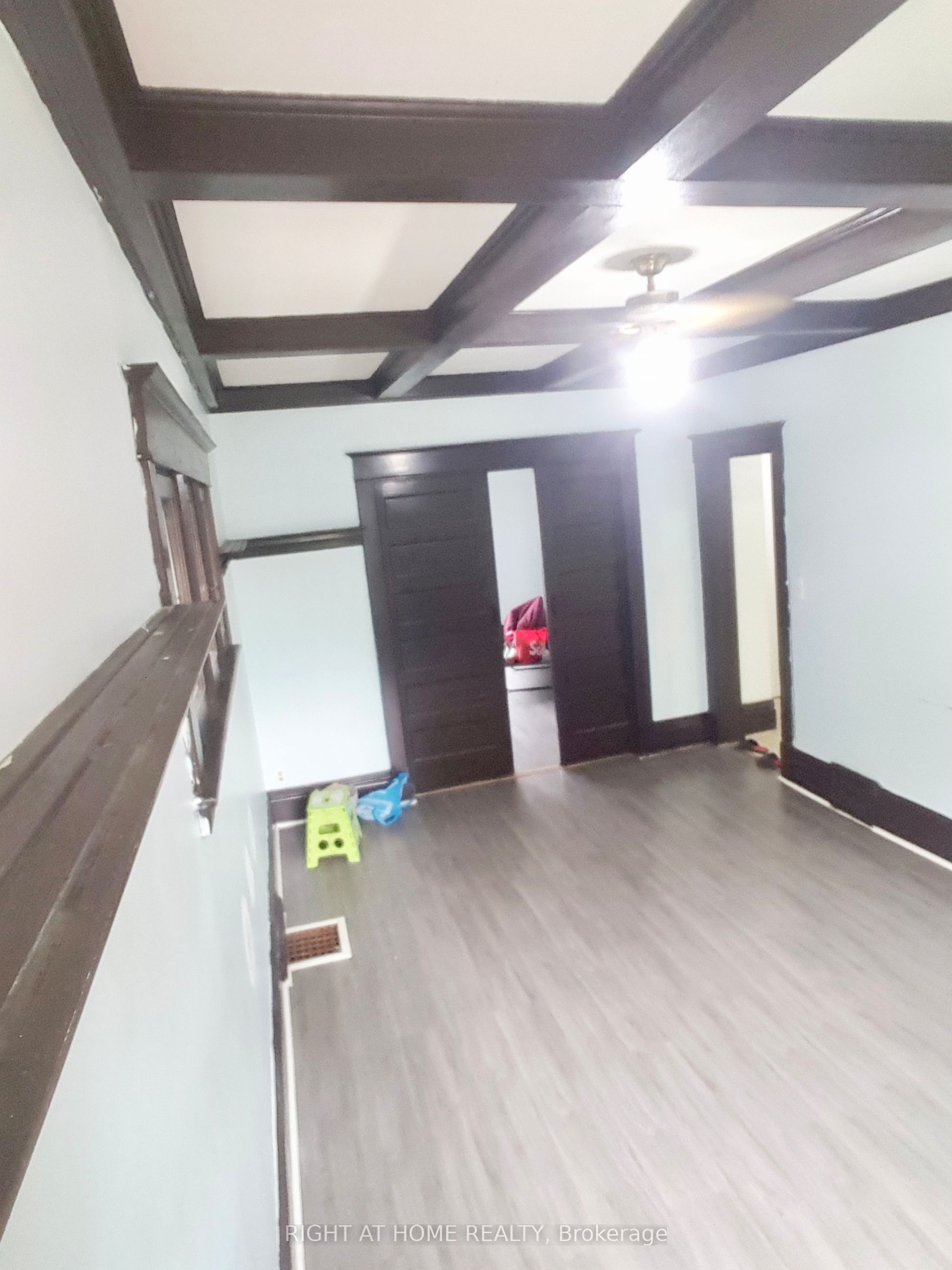 24 Spadina Avenue W Property Photo 16
