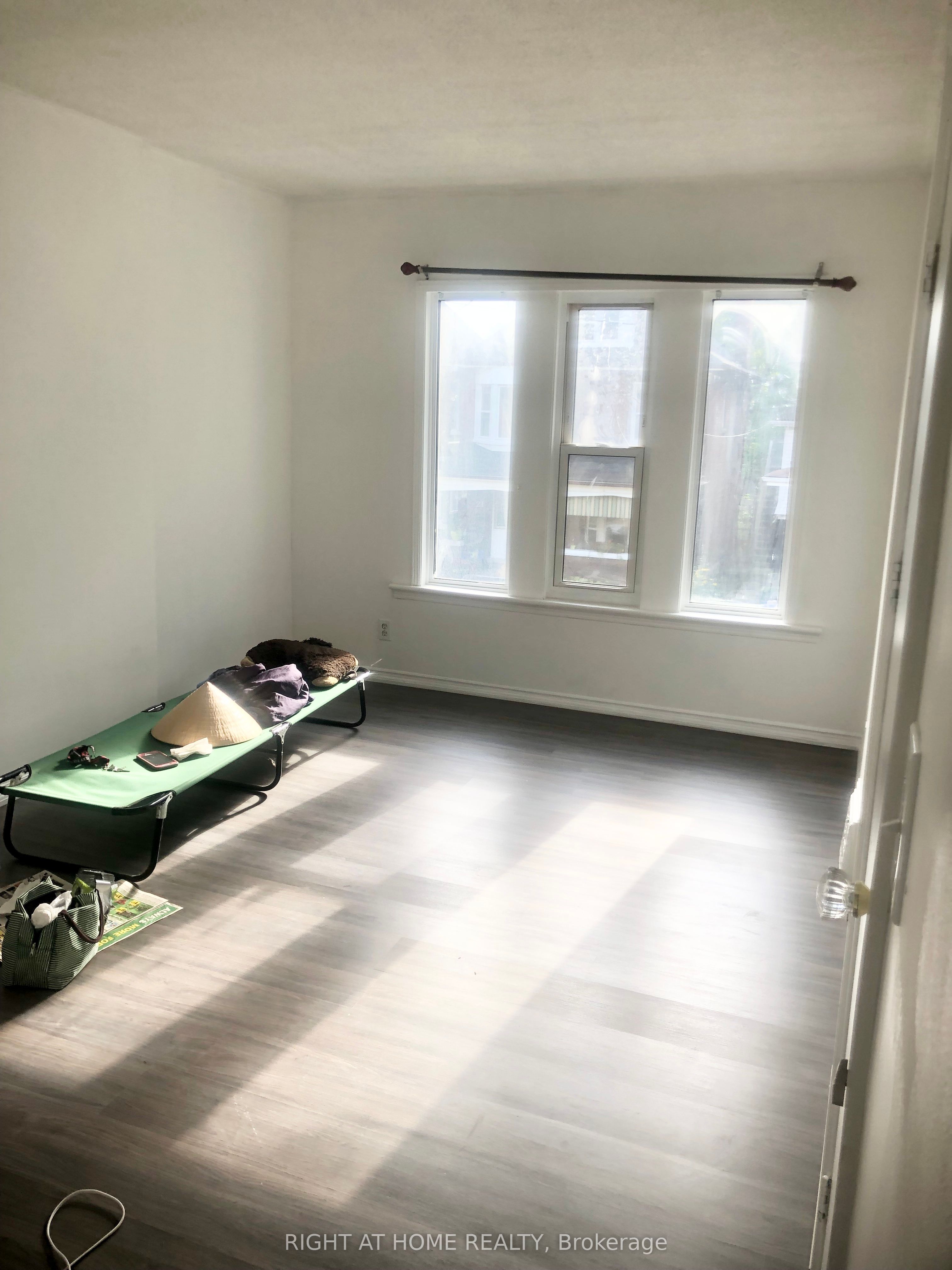 24 Spadina Avenue W Property Photo 22