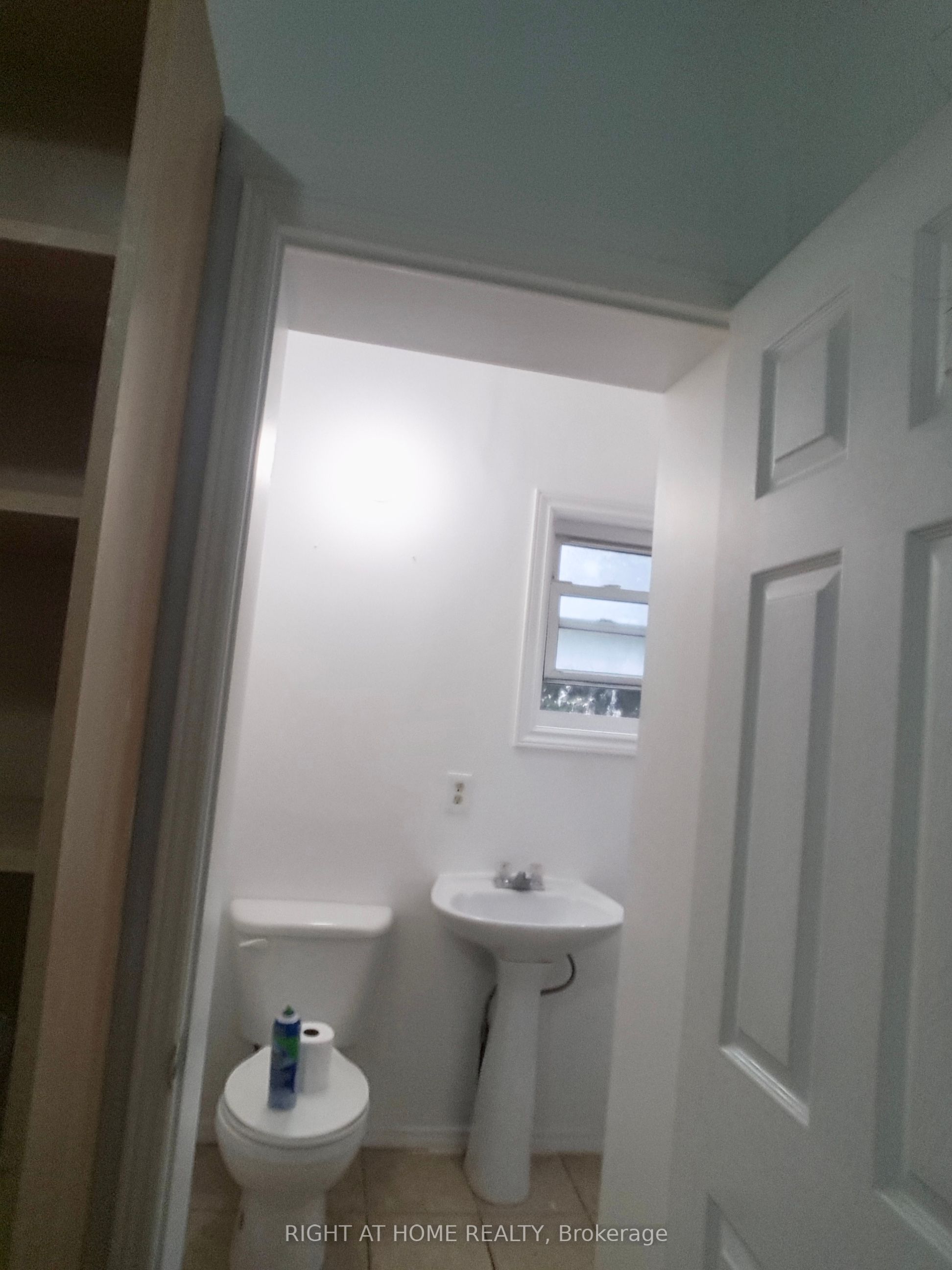 24 Spadina Avenue W Property Photo 23