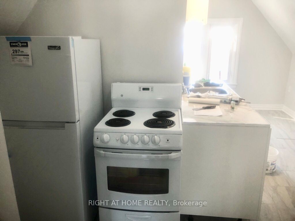 24 Spadina Avenue W Property Photo 24