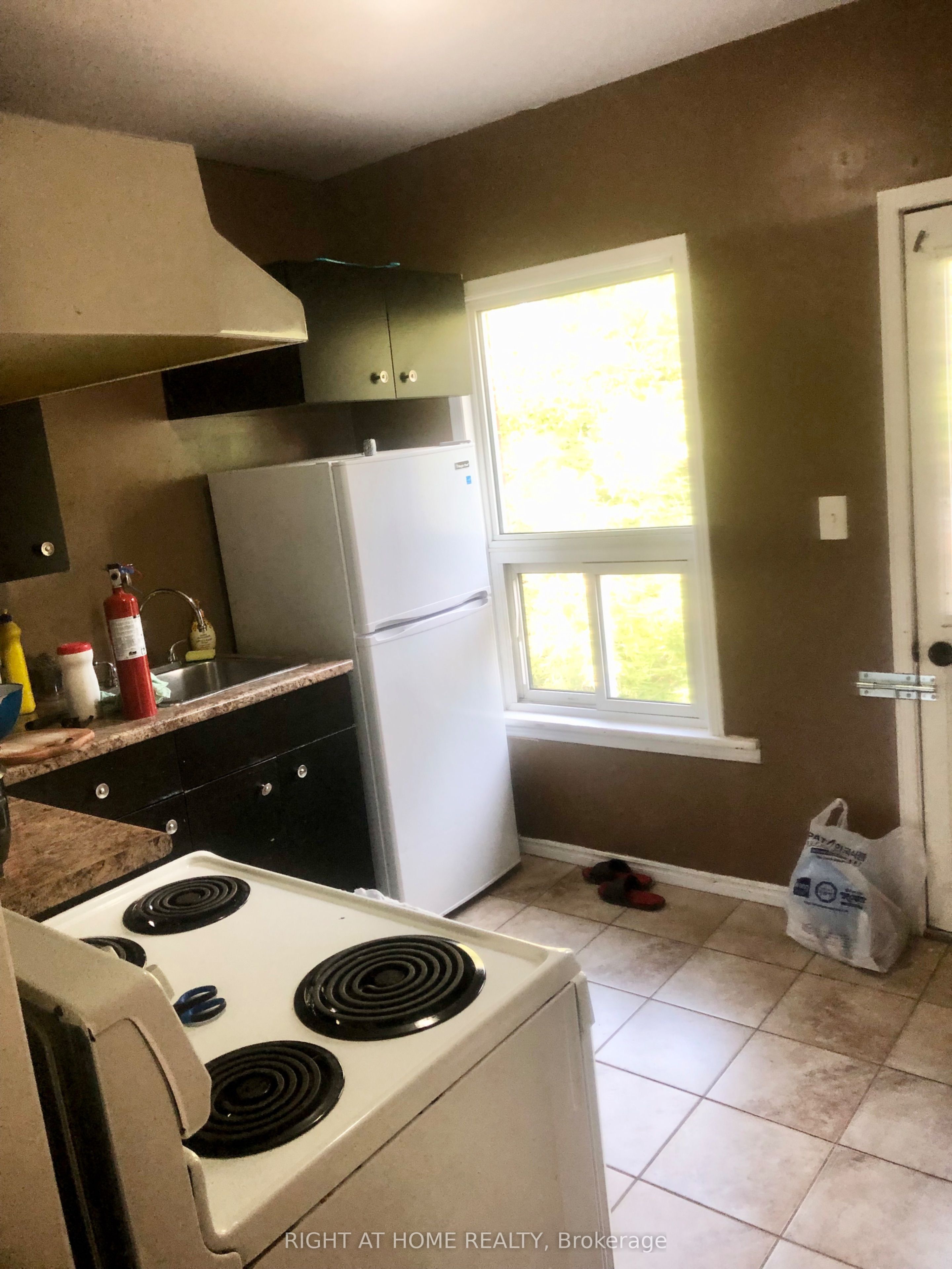 24 Spadina Avenue W Property Photo 26