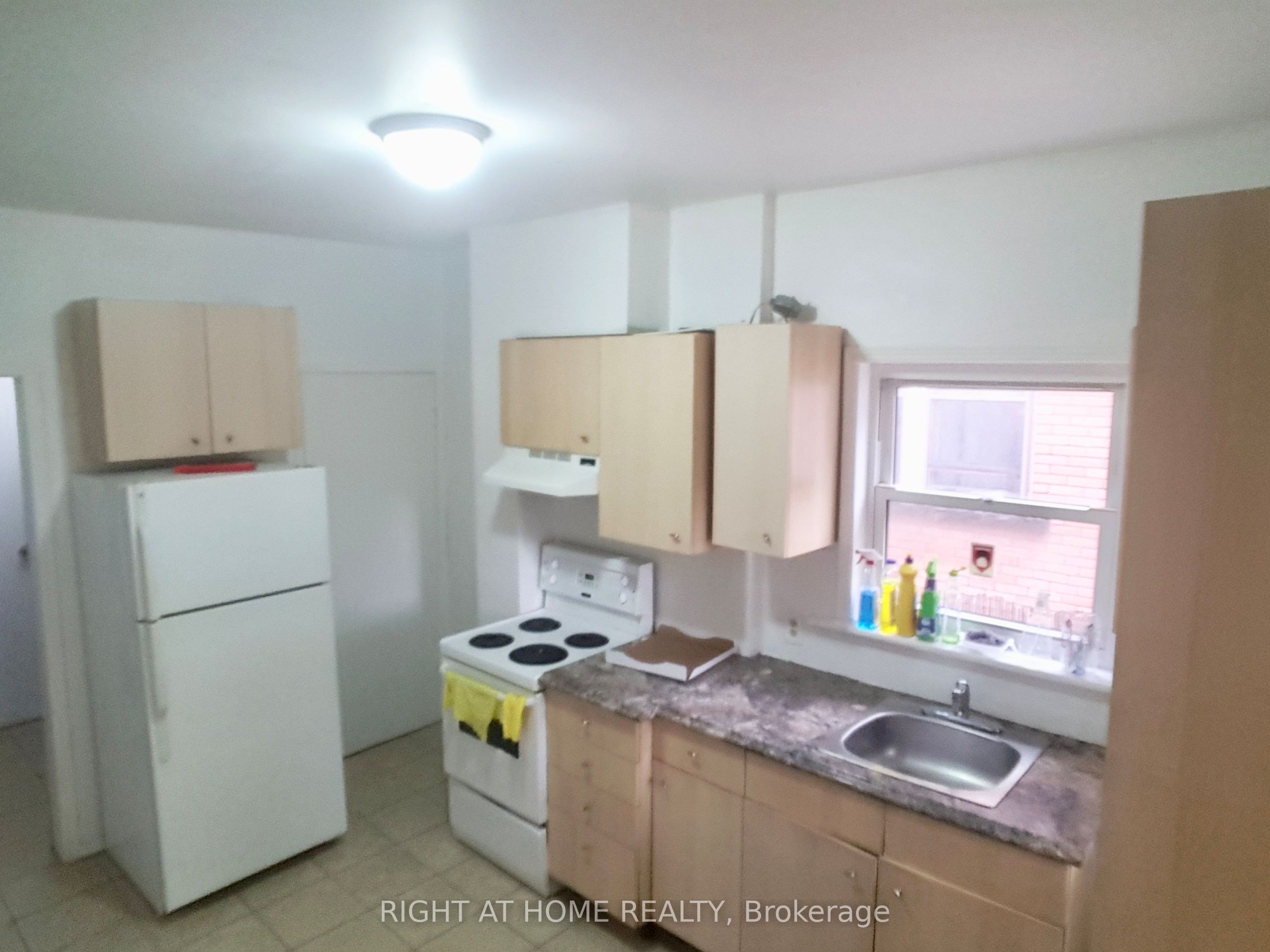 24 Spadina Avenue W Property Photo 29