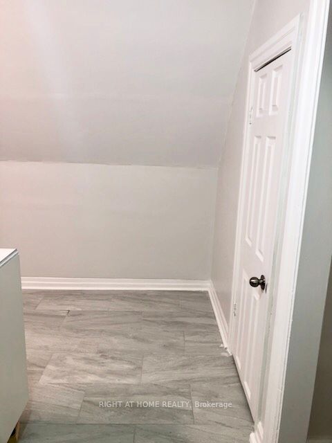 24 Spadina Avenue W Property Photo 30