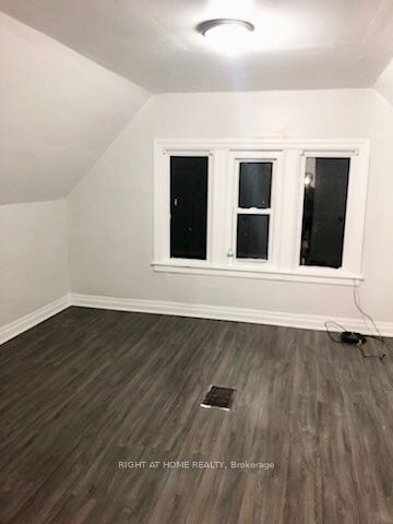 24 Spadina Avenue W Property Photo 31