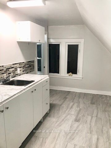 24 Spadina Avenue W Property Photo 33