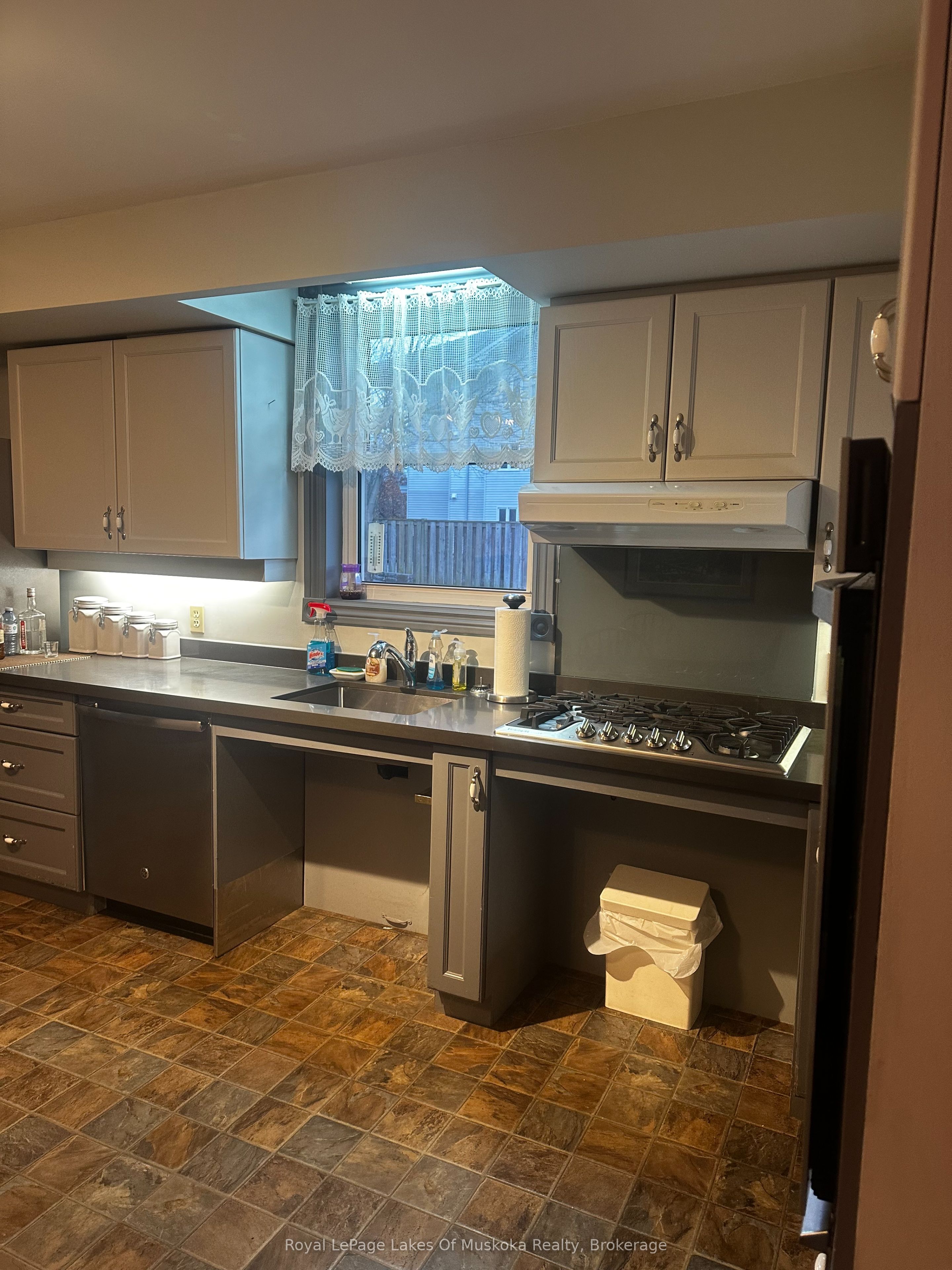 860 Muskoka Road S Property Photo 8