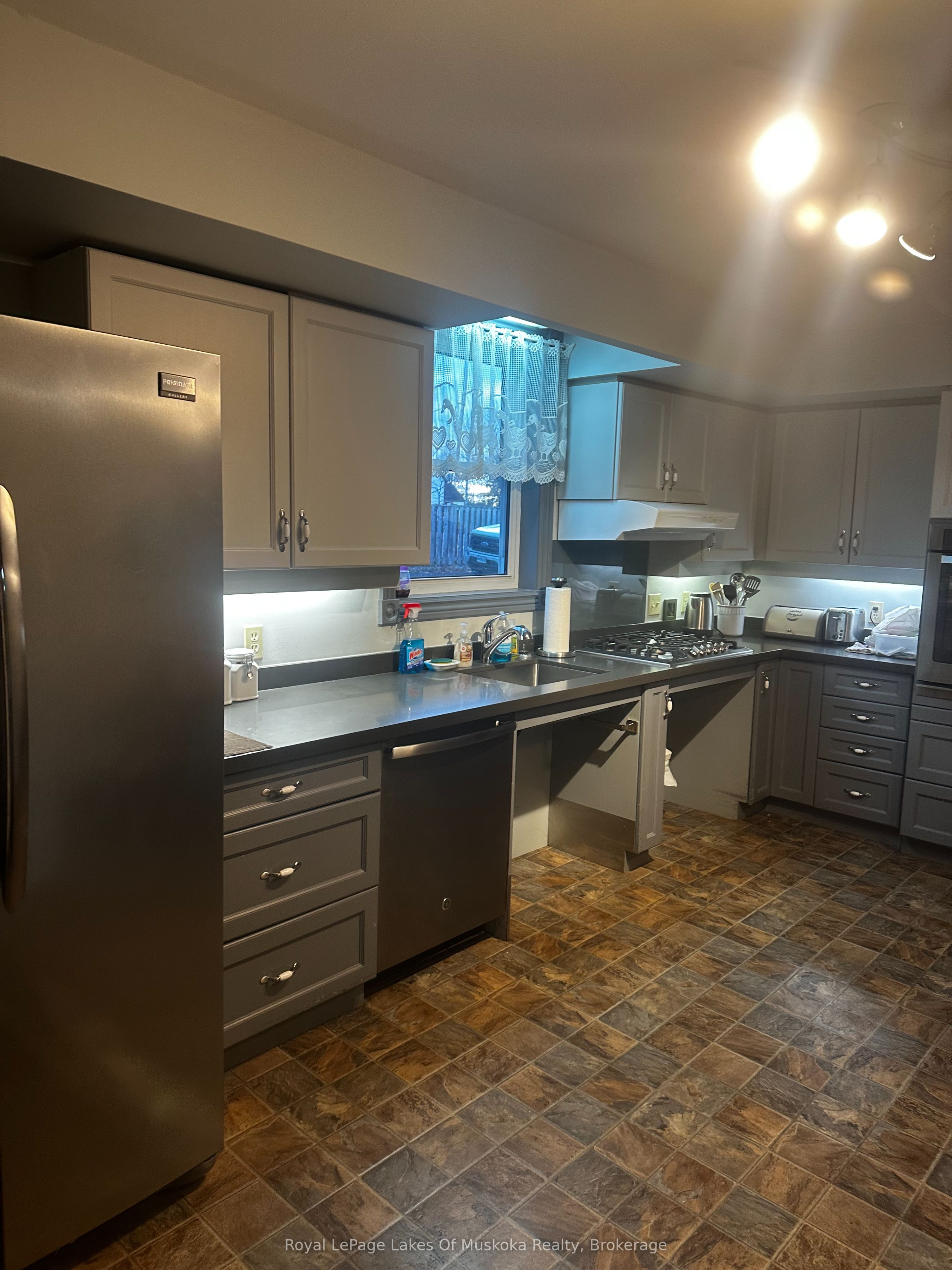 860 Muskoka Road S Property Photo 11