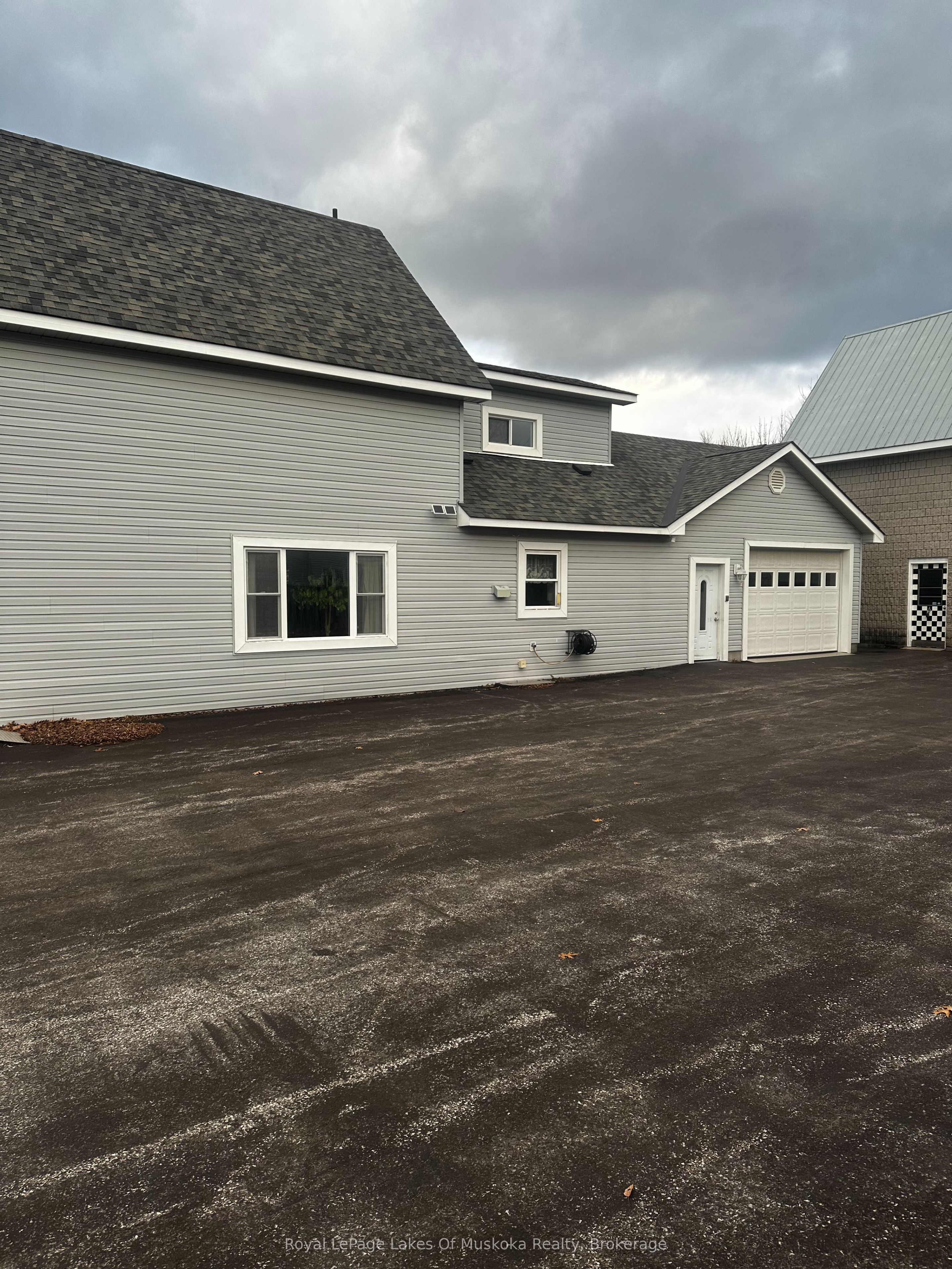 860 Muskoka Road S Property Photo 16