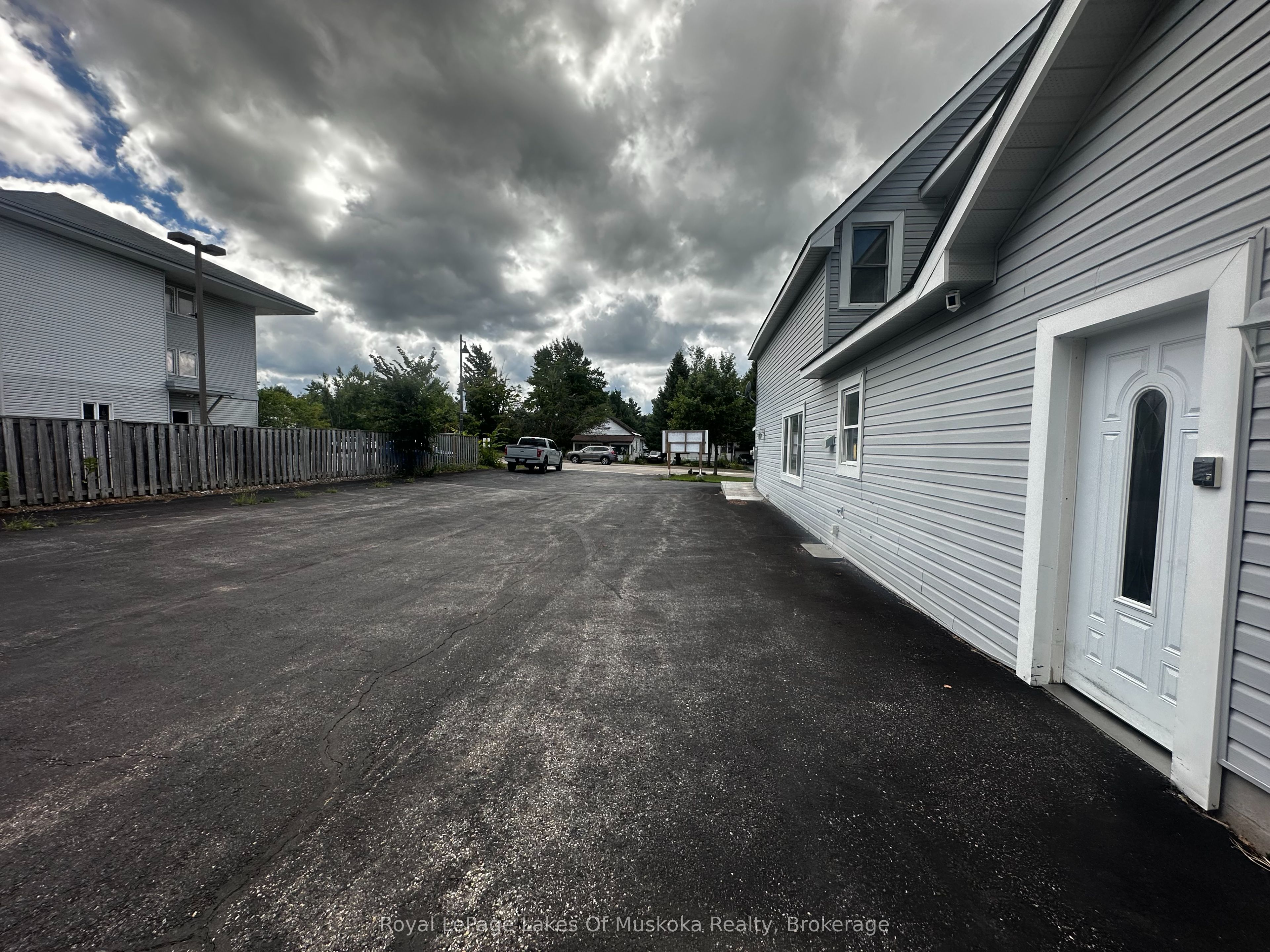 860 Muskoka Road S Property Photo 26