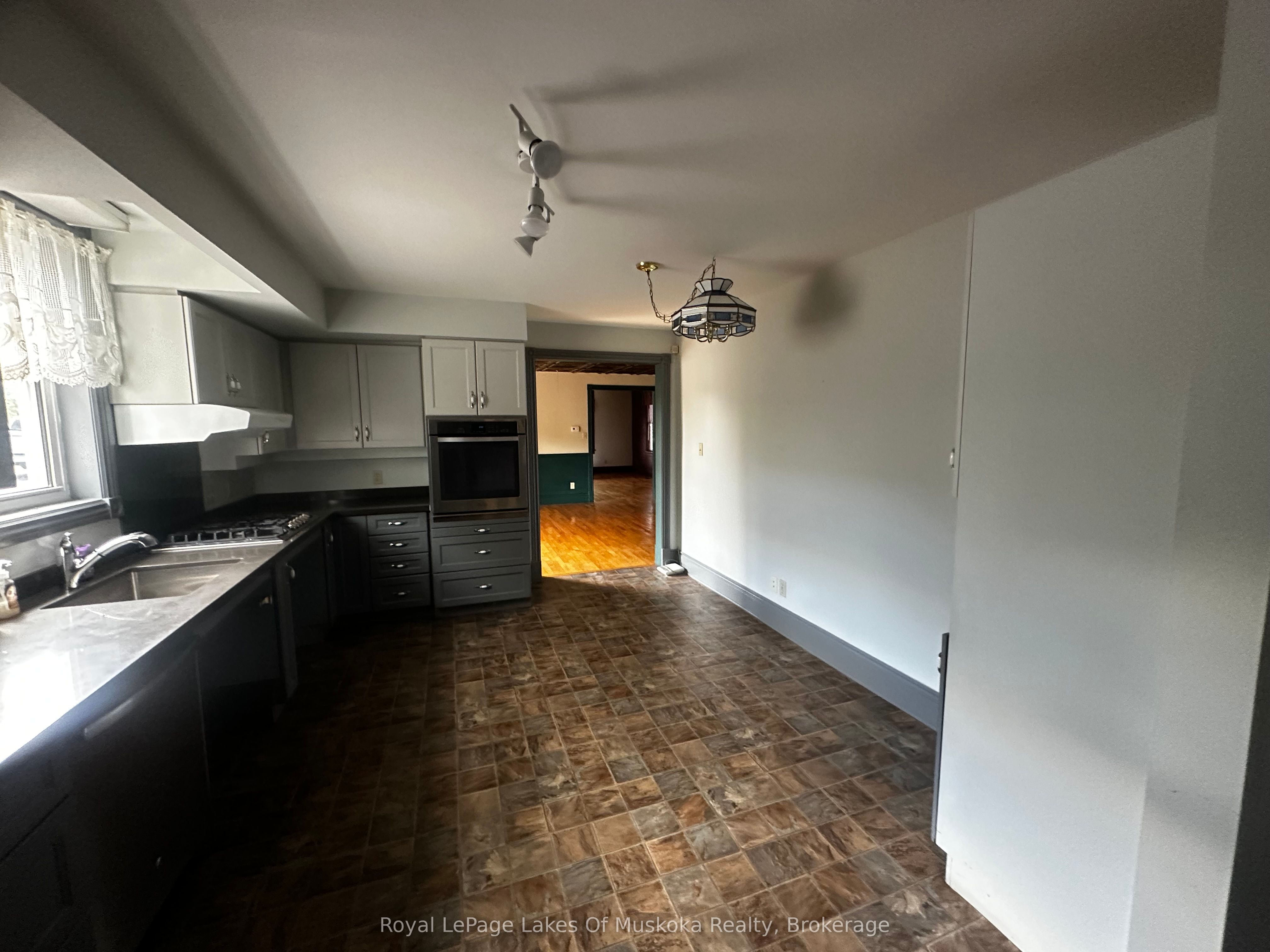 860 Muskoka Road S Property Photo 32