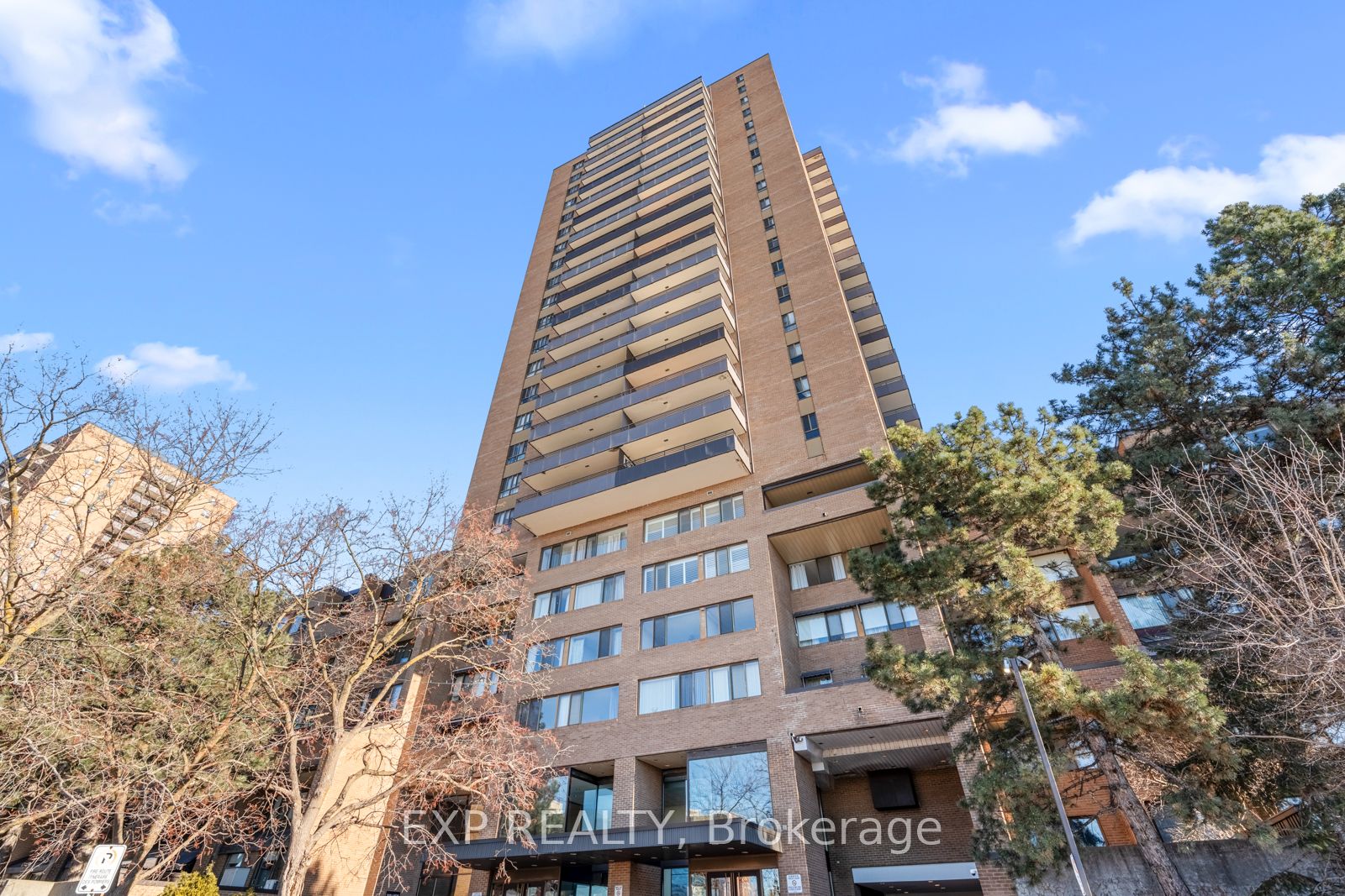 #633 - 515 St Laurent Boulevard Property Photo