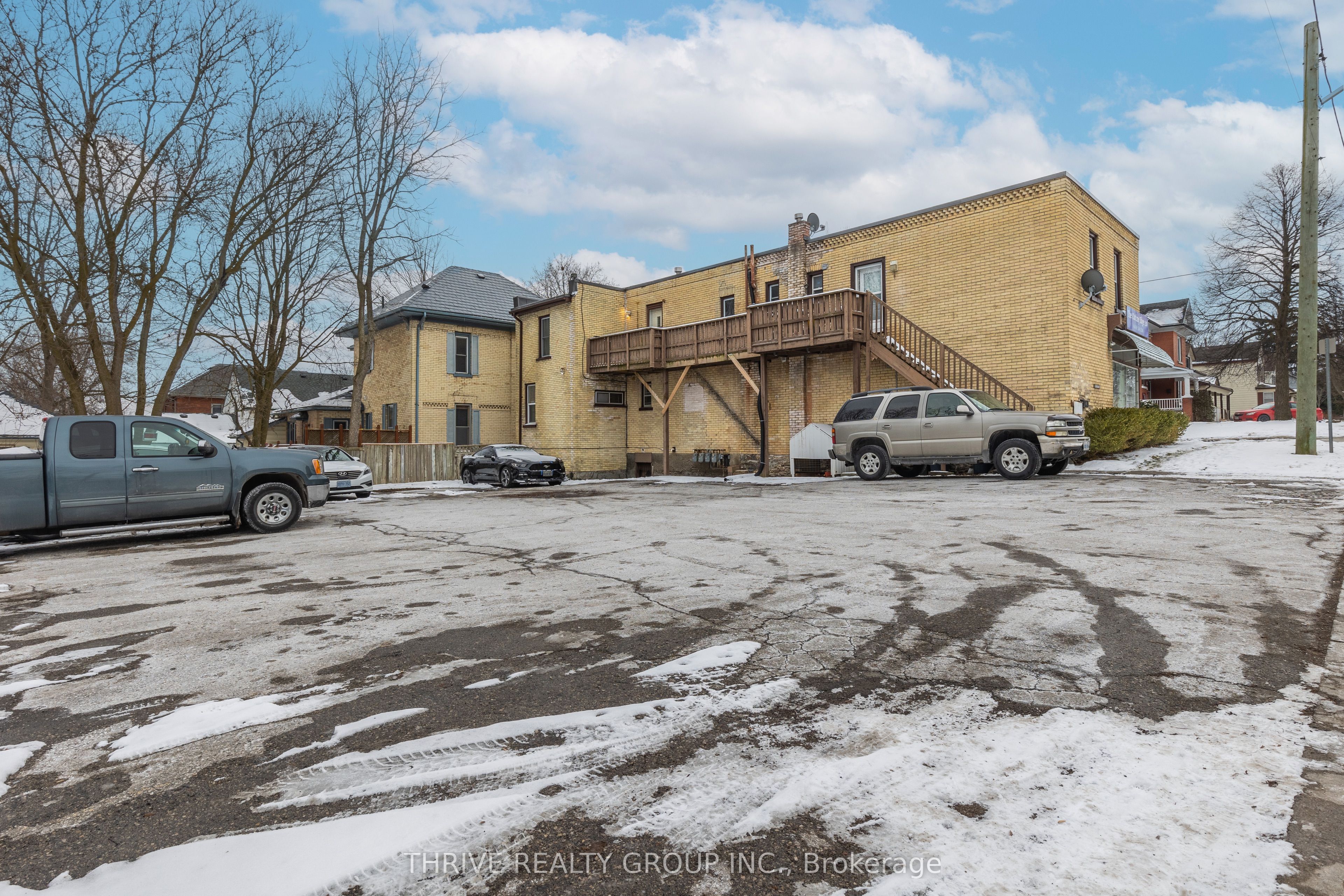 537 Mary Street Property Photo 4