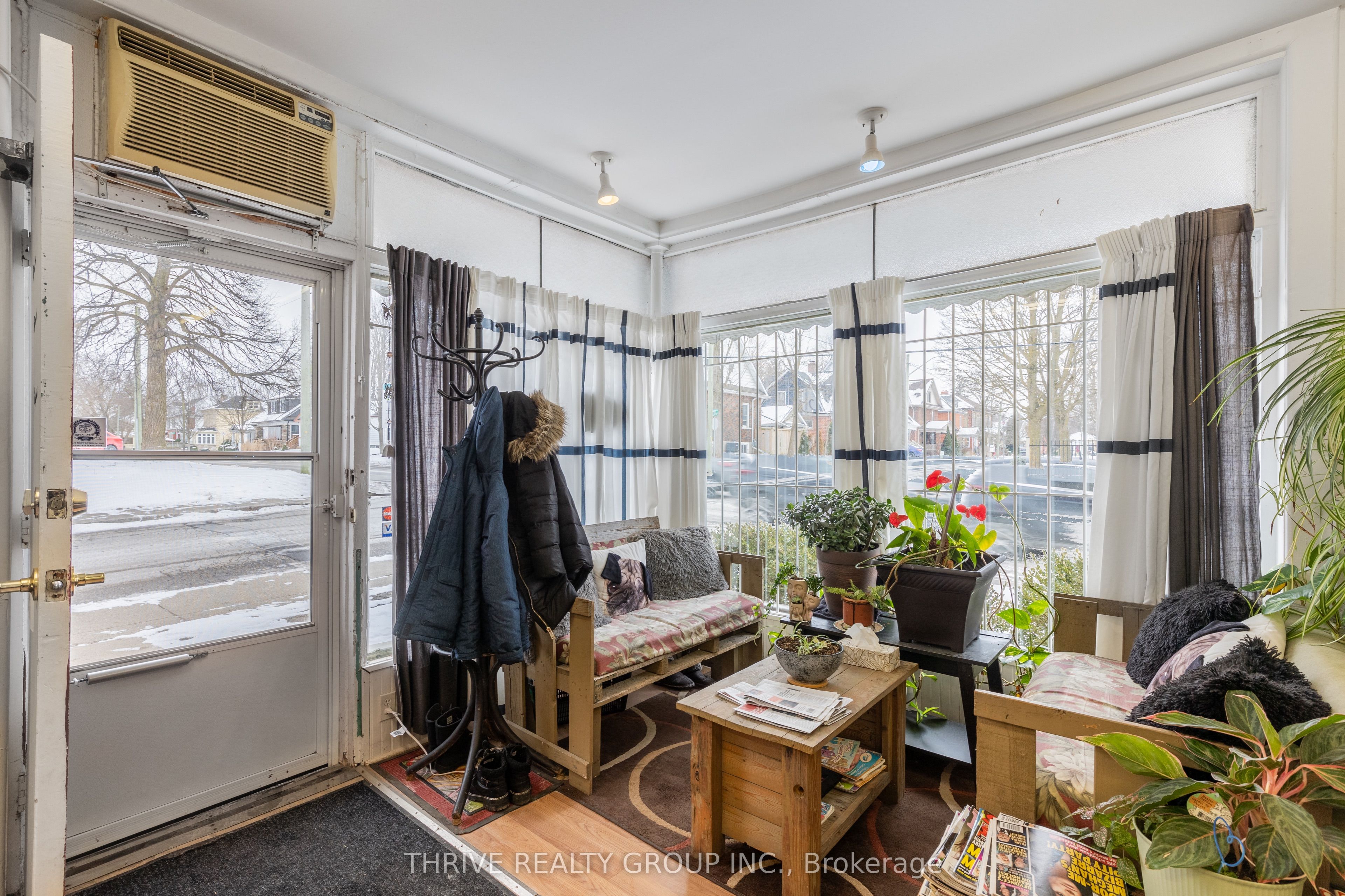537 Mary Street Property Photo 6