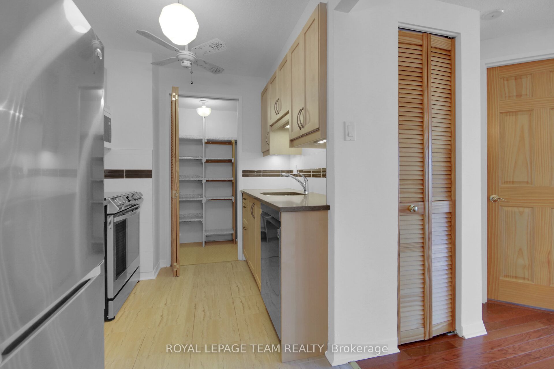 #1209 - 80 Sandcastle Drive Property Photo 17