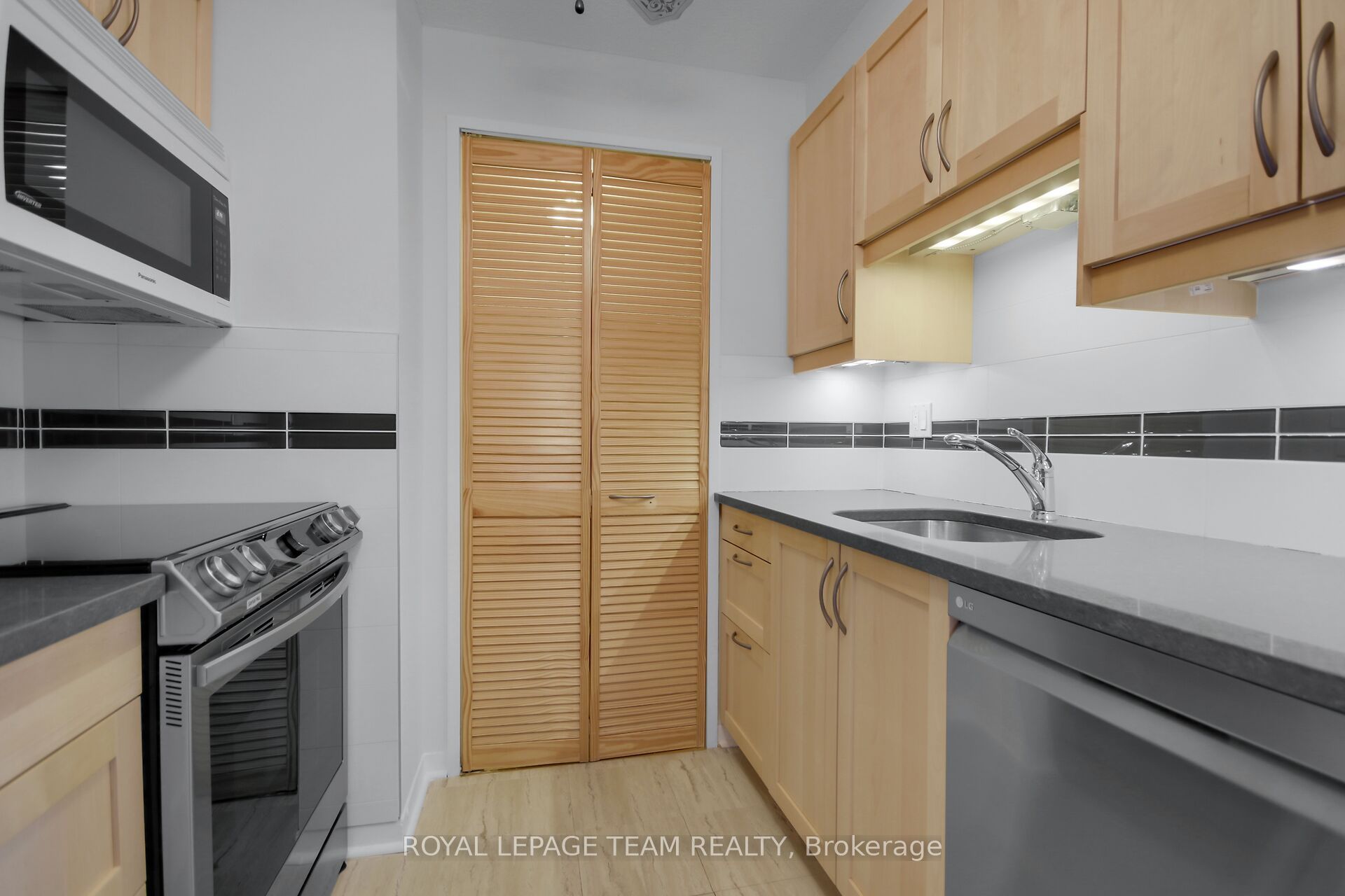 #1209 - 80 Sandcastle Drive Property Photo 18