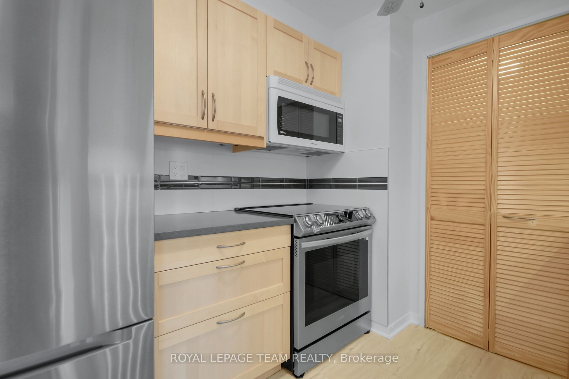 #1209 - 80 Sandcastle Drive Property Photo 19