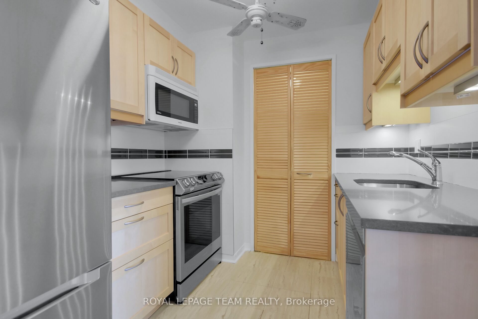 #1209 - 80 Sandcastle Drive Property Photo 20