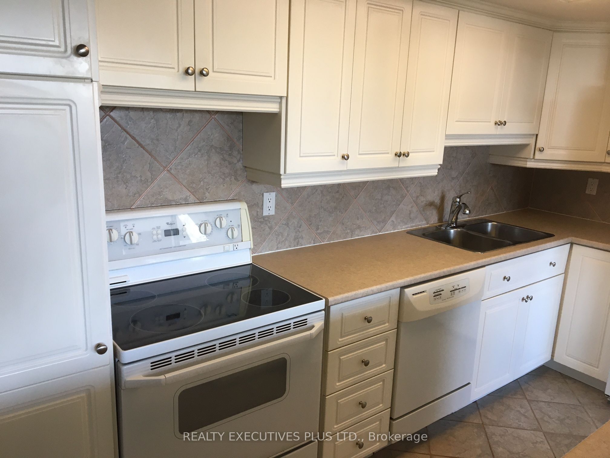 #403 - 530 Laurier Avenue Property Photo 2