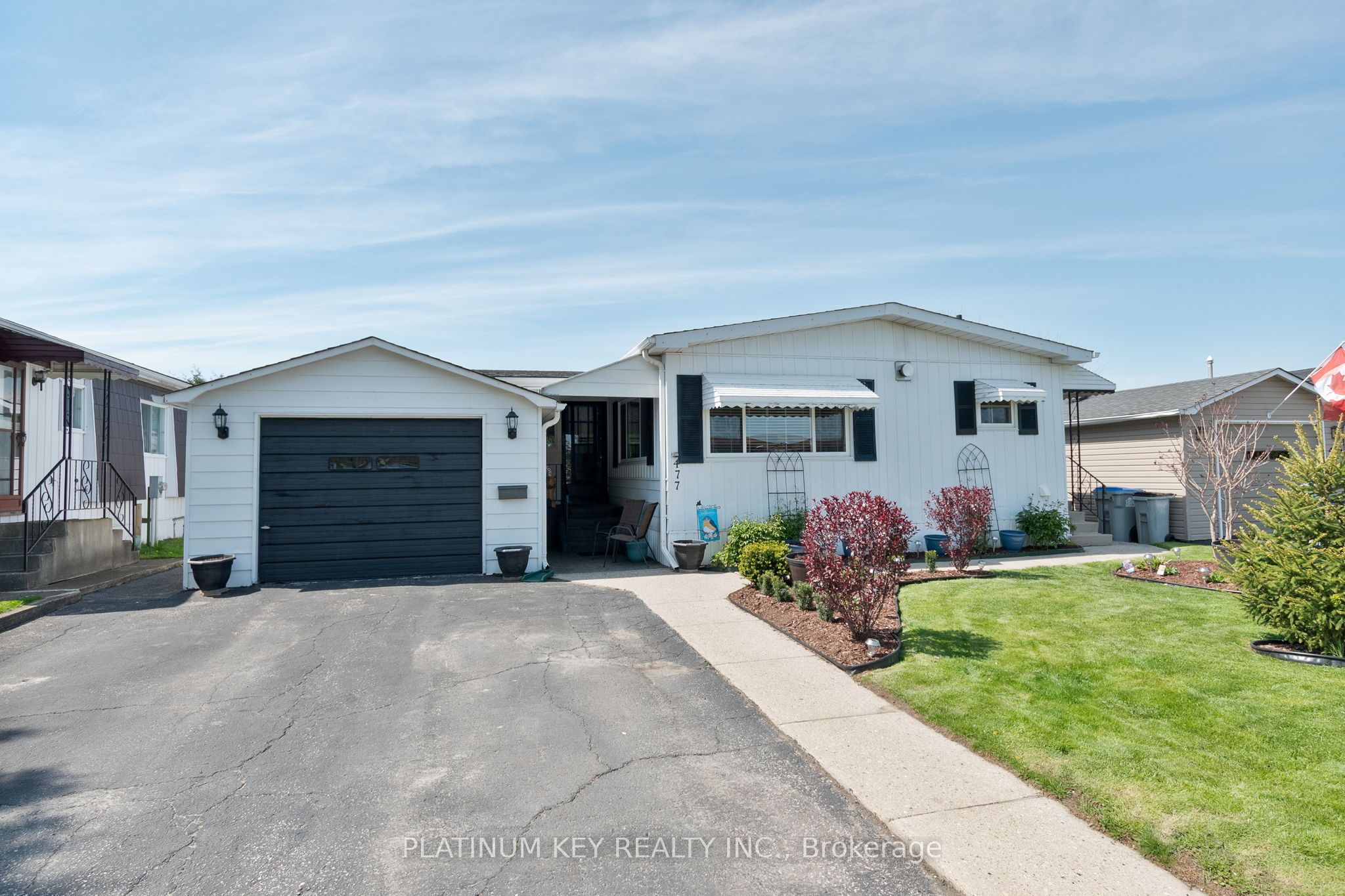 477 Richard Crescent Property Photo 2