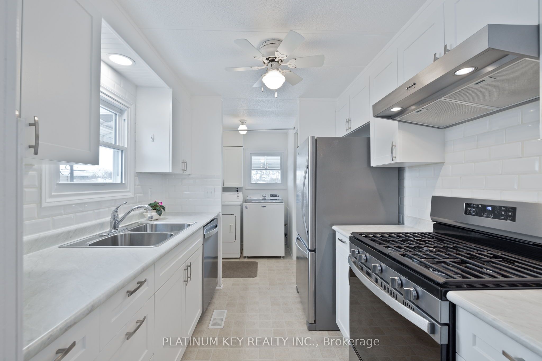 477 Richard Crescent Property Photo 11