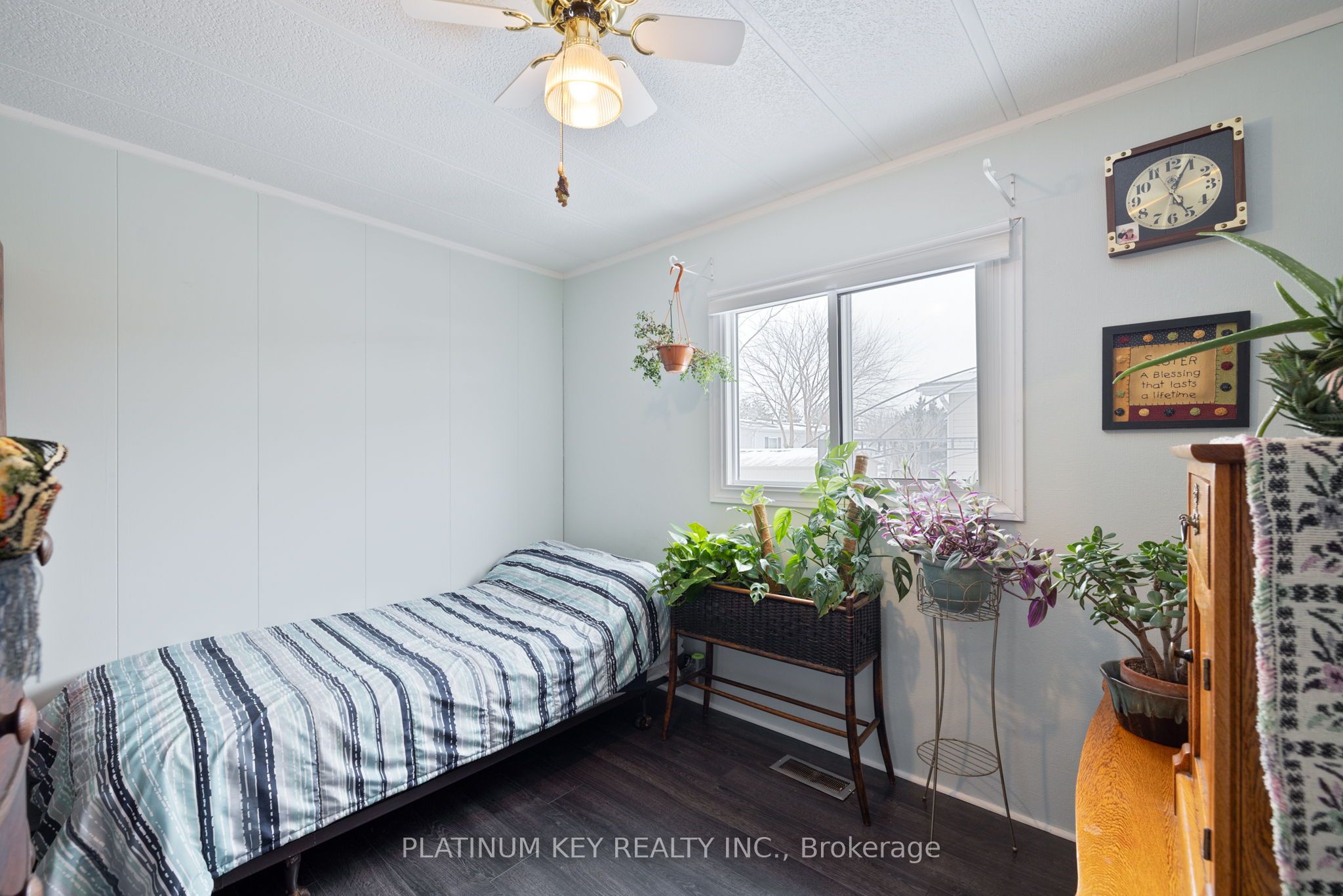 477 Richard Crescent Property Photo 14