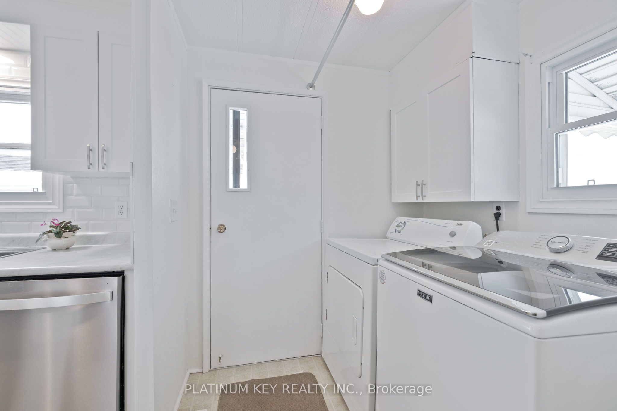 477 Richard Crescent Property Photo 16