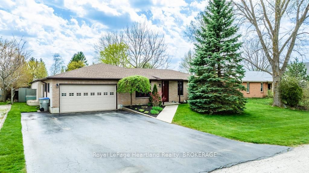 4 Ducharme Cres Property Photo 1